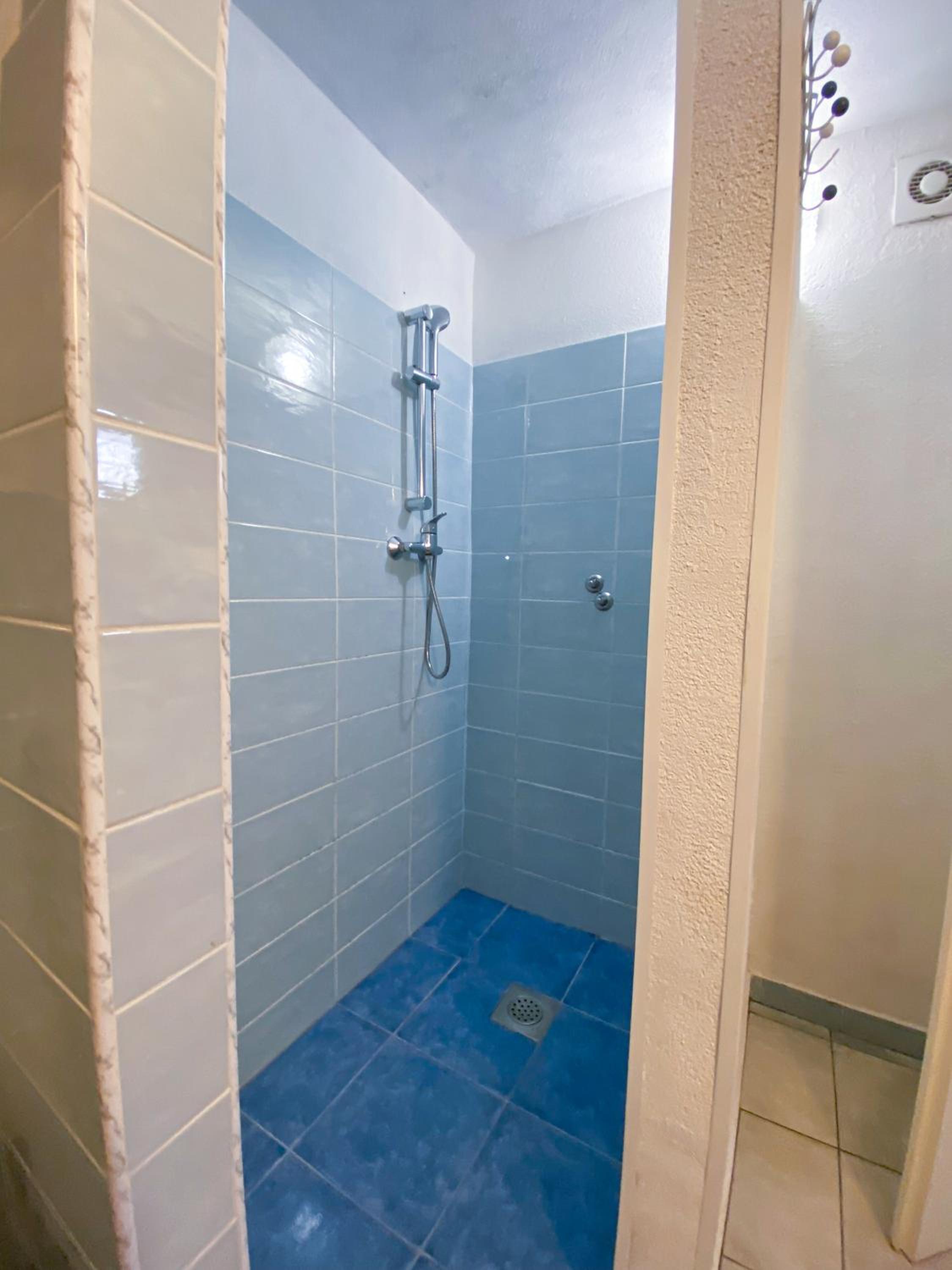 One-Bedroom Apartment - Photo 6