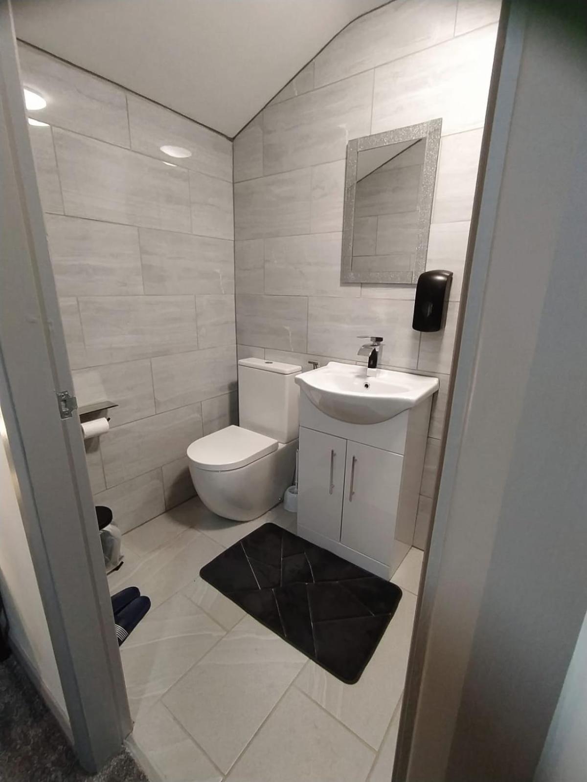 Three-Bedroom Apartment - Photo 6