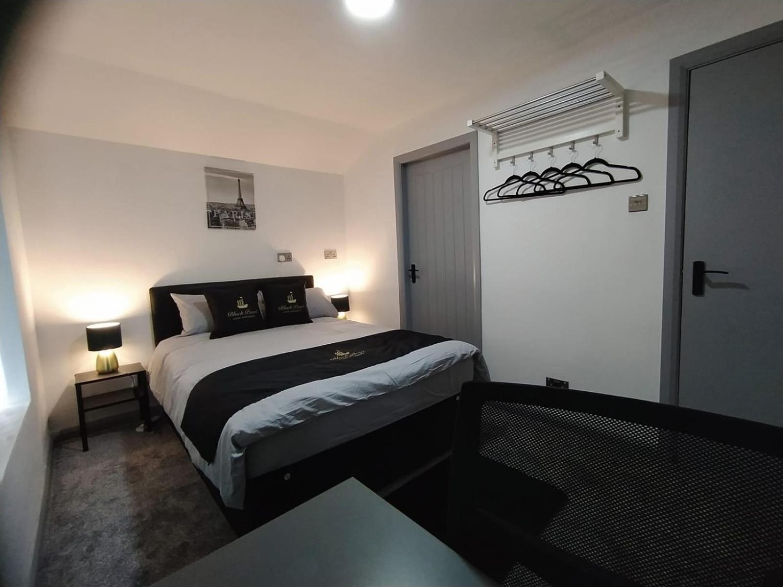 Three-Bedroom Apartment - Photo 8