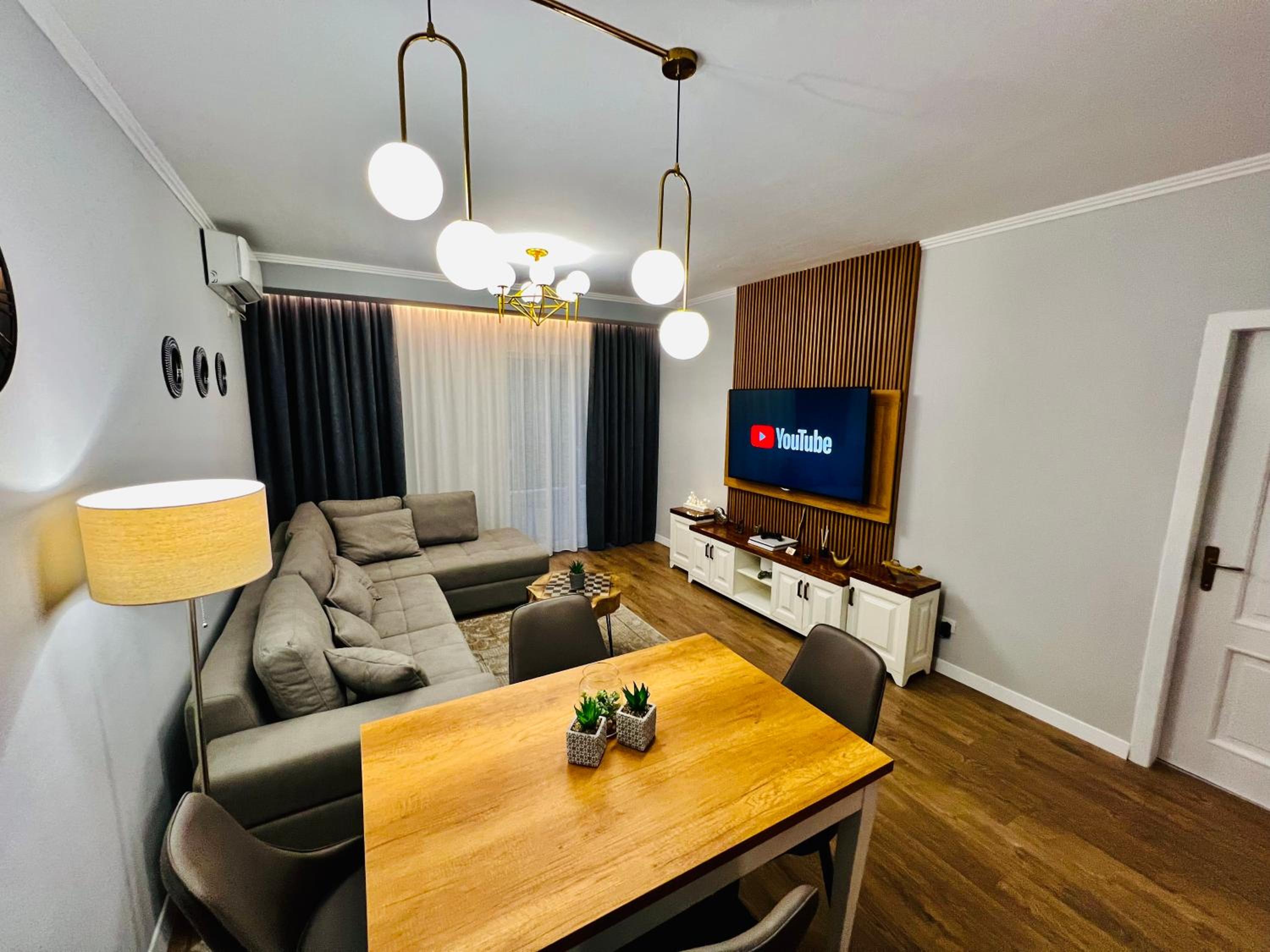 Deluxe Apartment