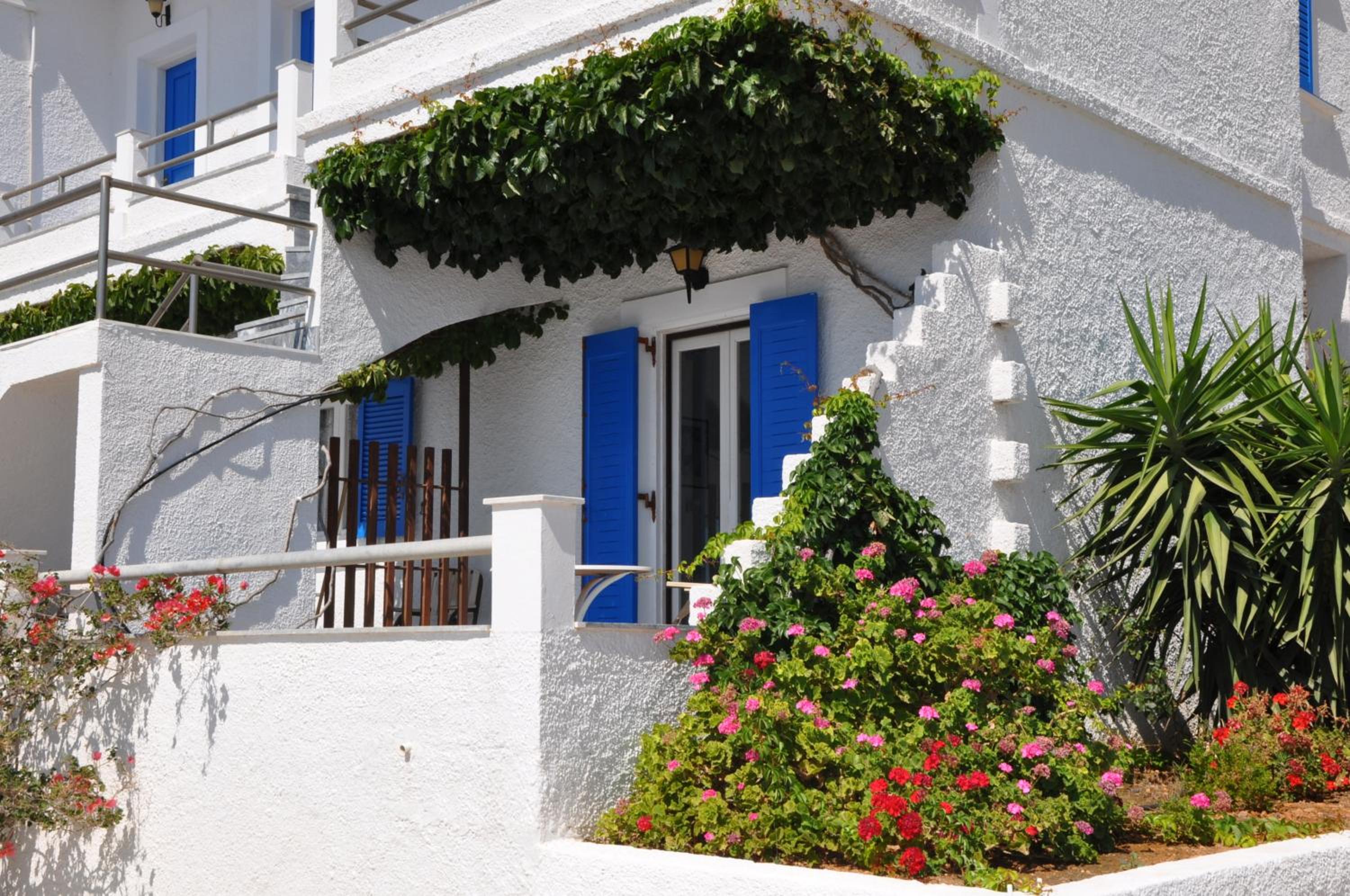 One-Bedroom Apartment with Sea View photo 2