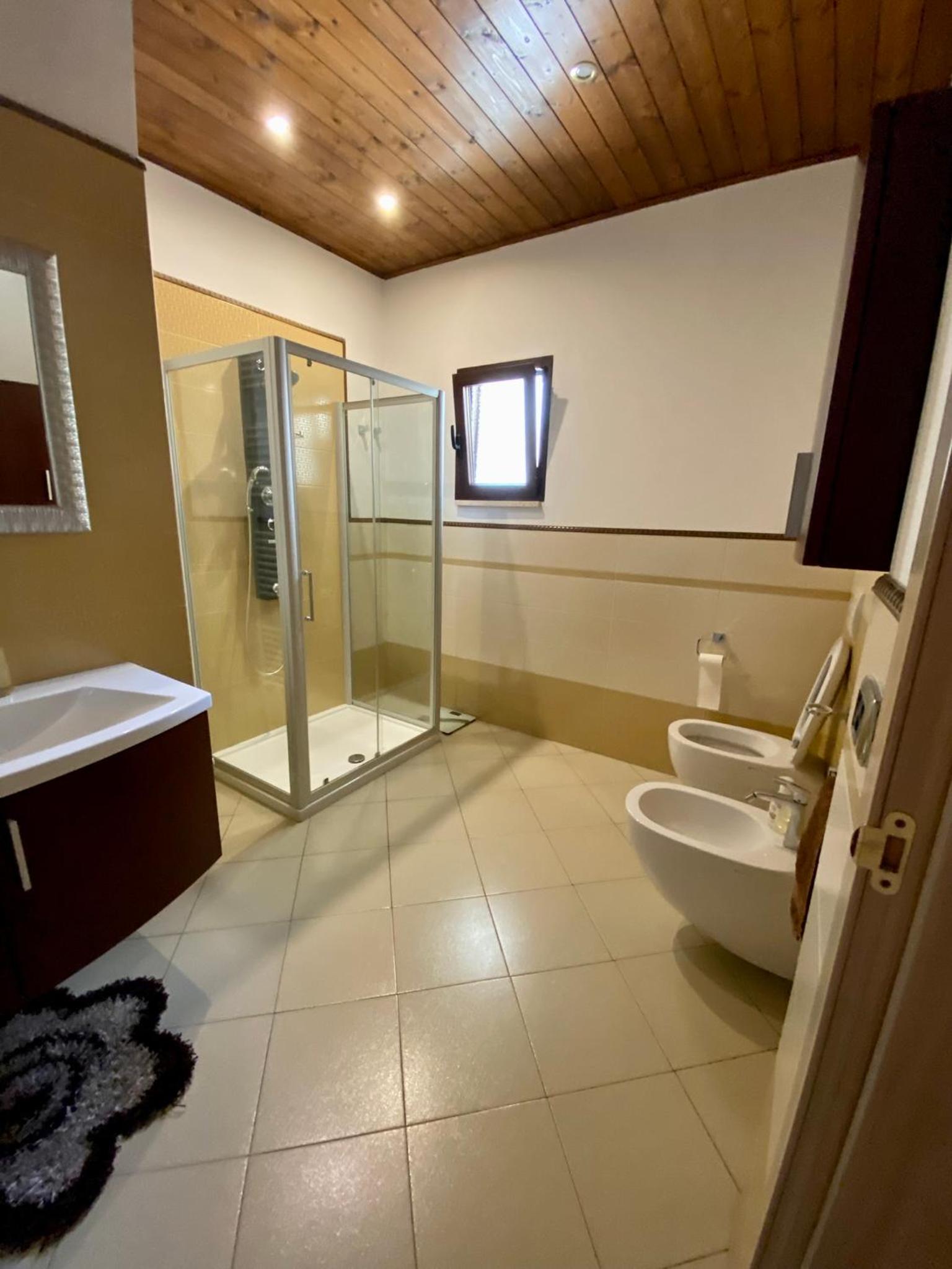 Large Double Room photo 3