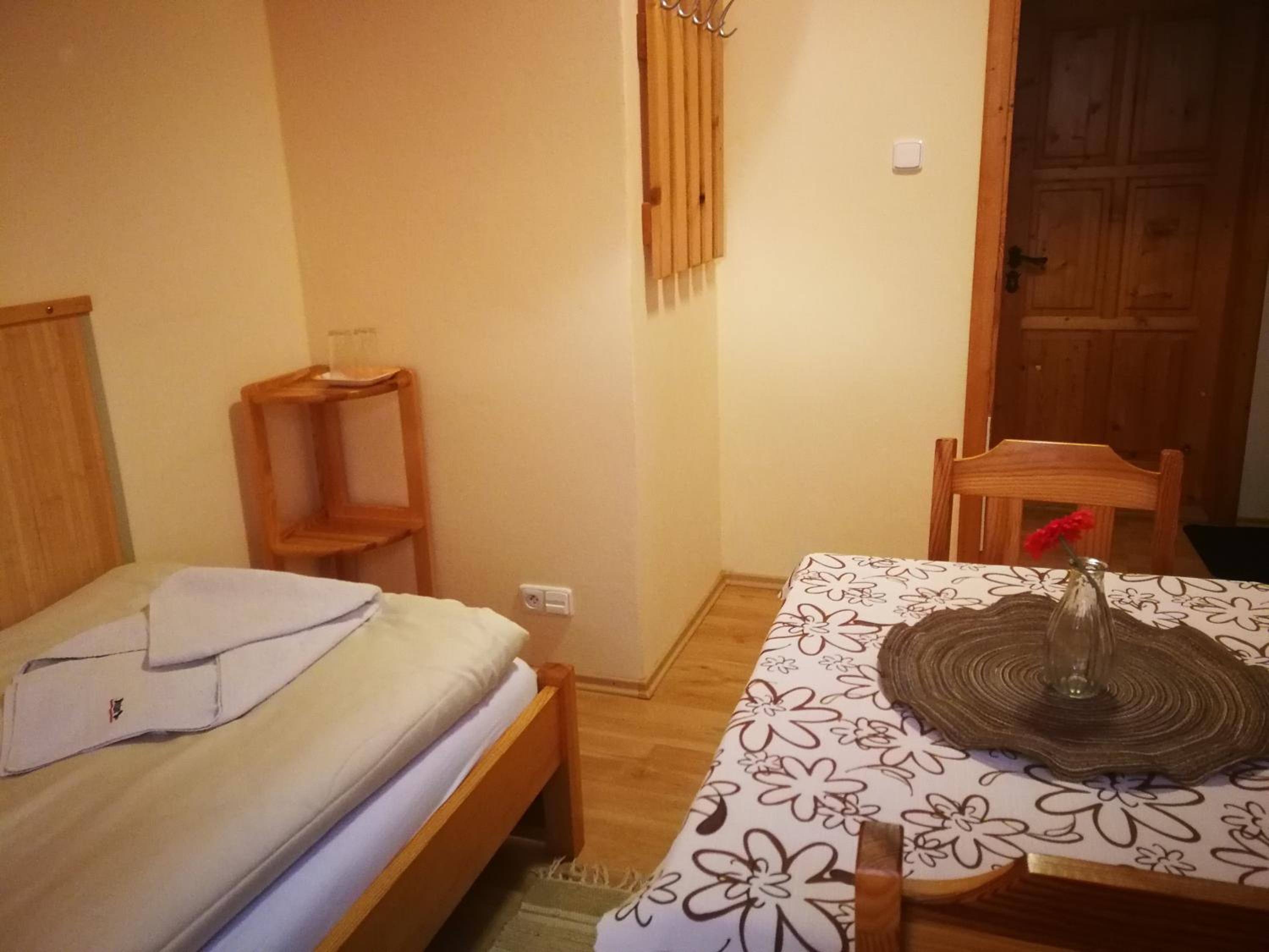 Standard Twin Room - Photo 3