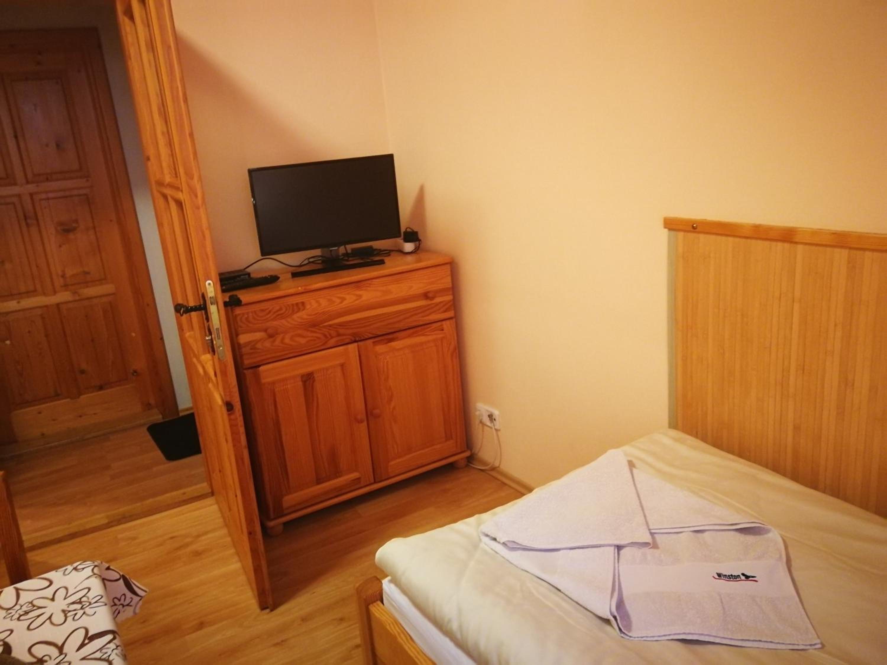 Standard Twin Room - Photo 4