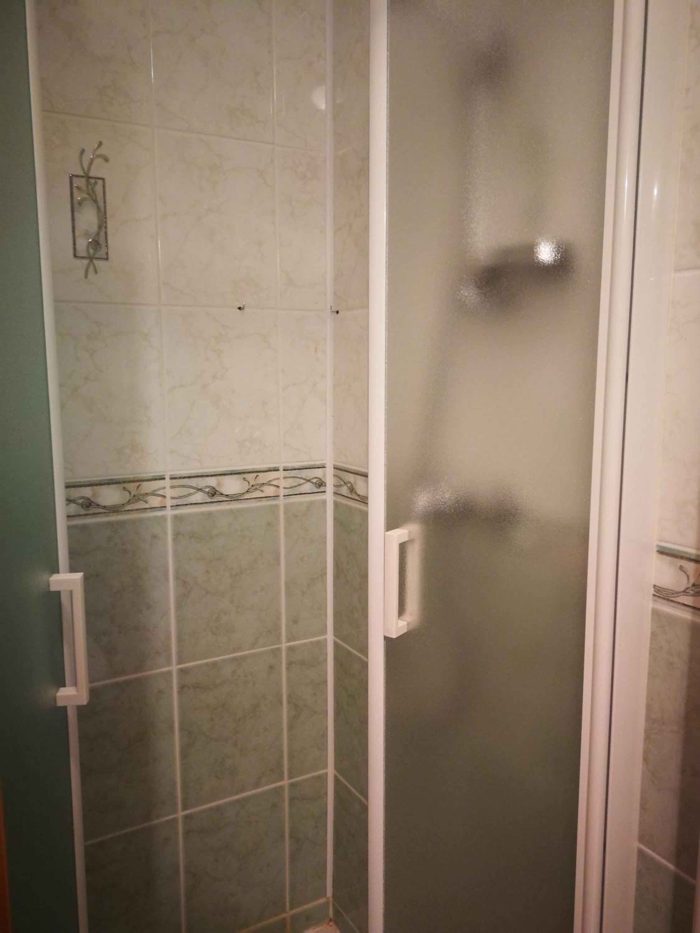Standard Twin Room - Photo 8