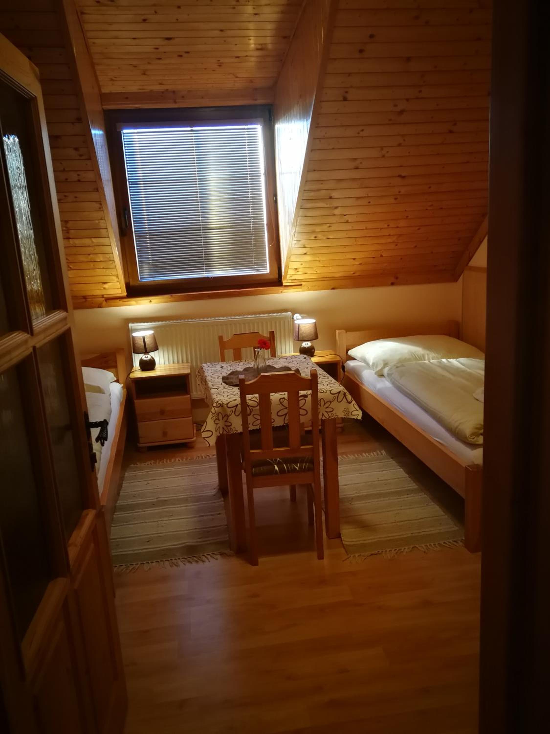 Standard Twin Room - Photo 11