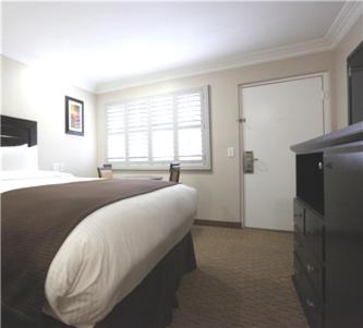 Standard Room with Two Double Beds photo 2