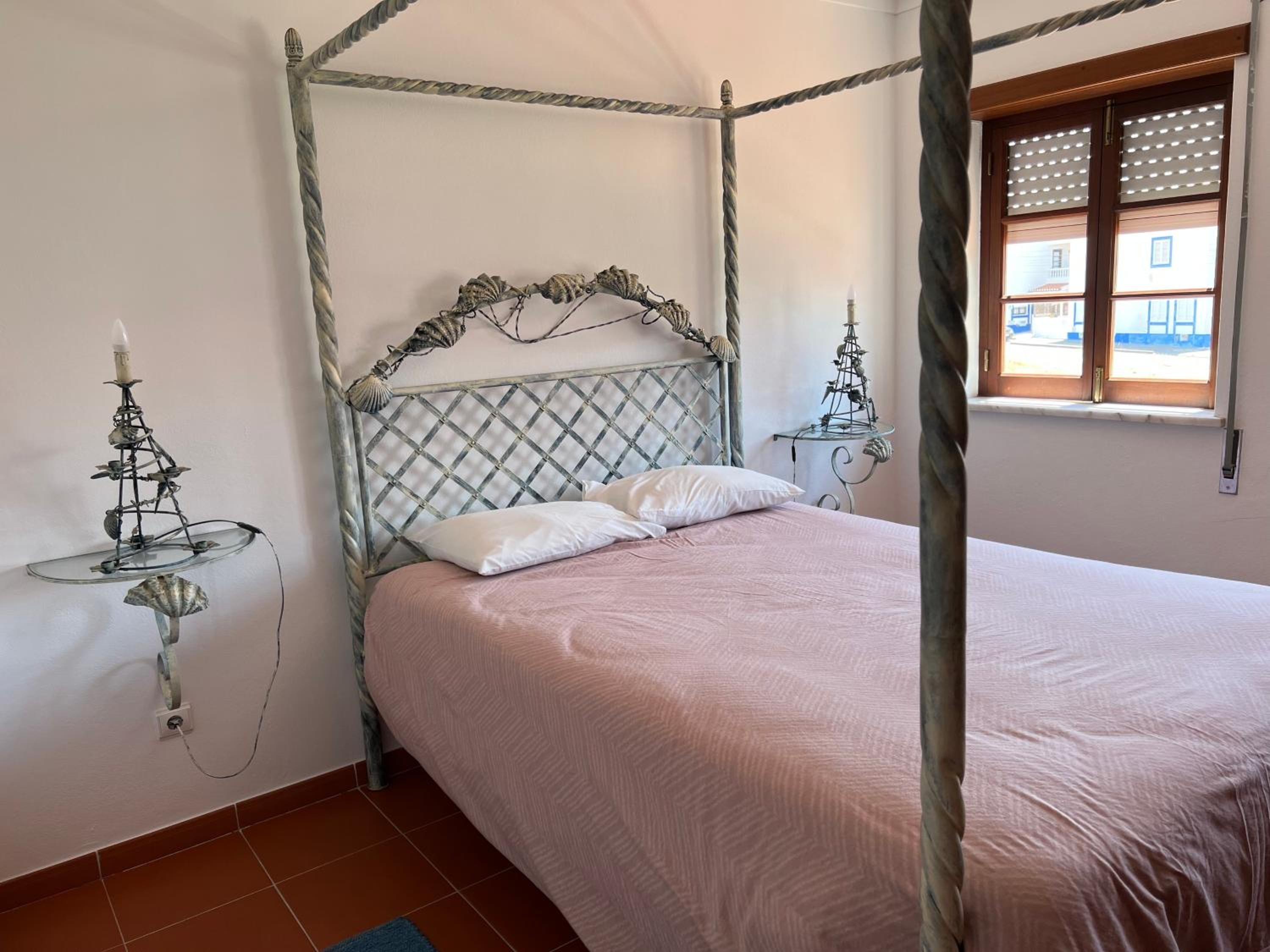 Double Room with Shared Bathroom photo 2