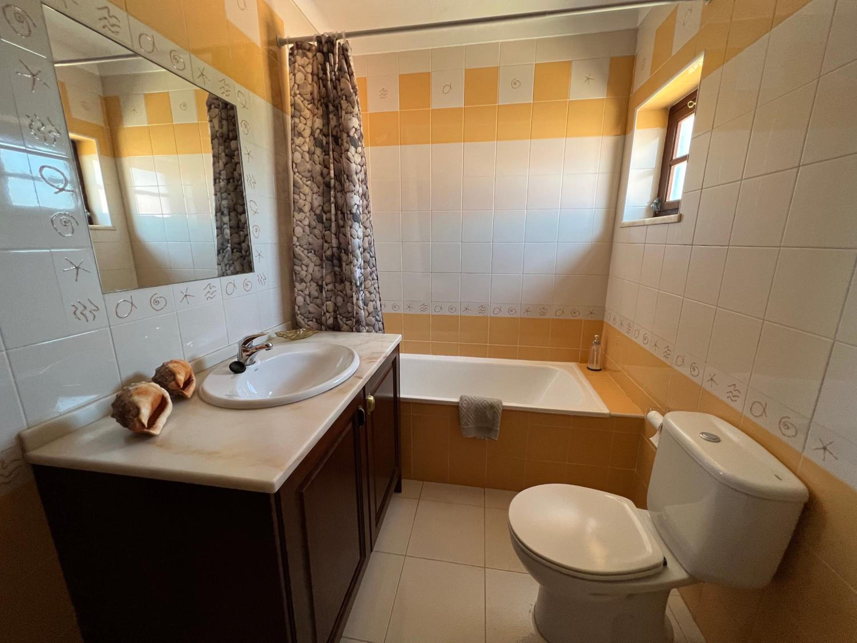 Double Room with Shared Bathroom photo 3