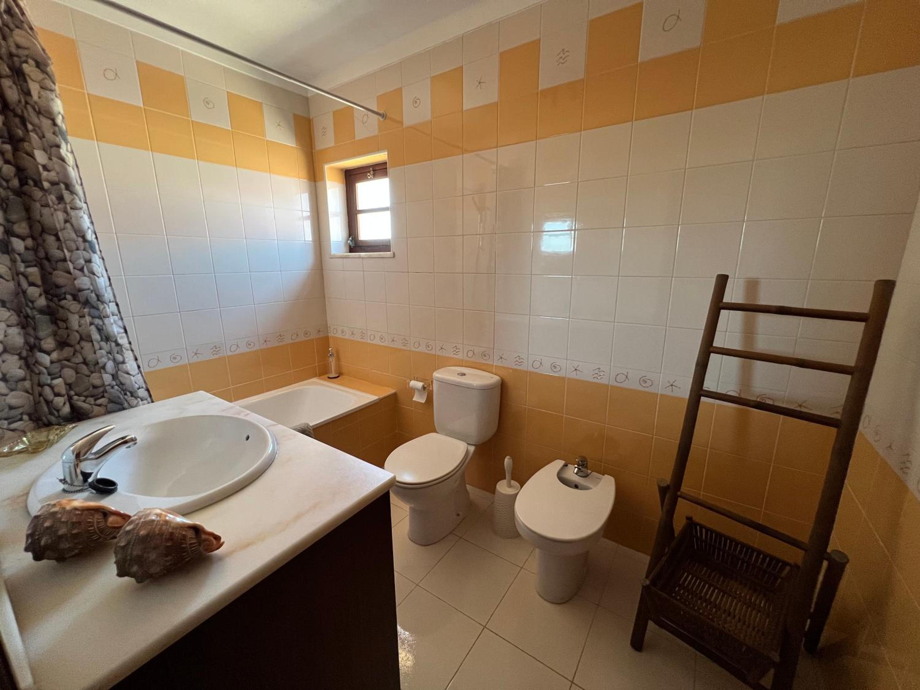 Double Room with Shared Bathroom photo 3