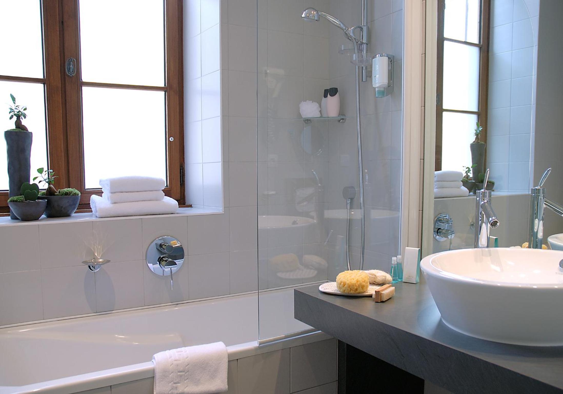 Premium Twin Room - Photo 3