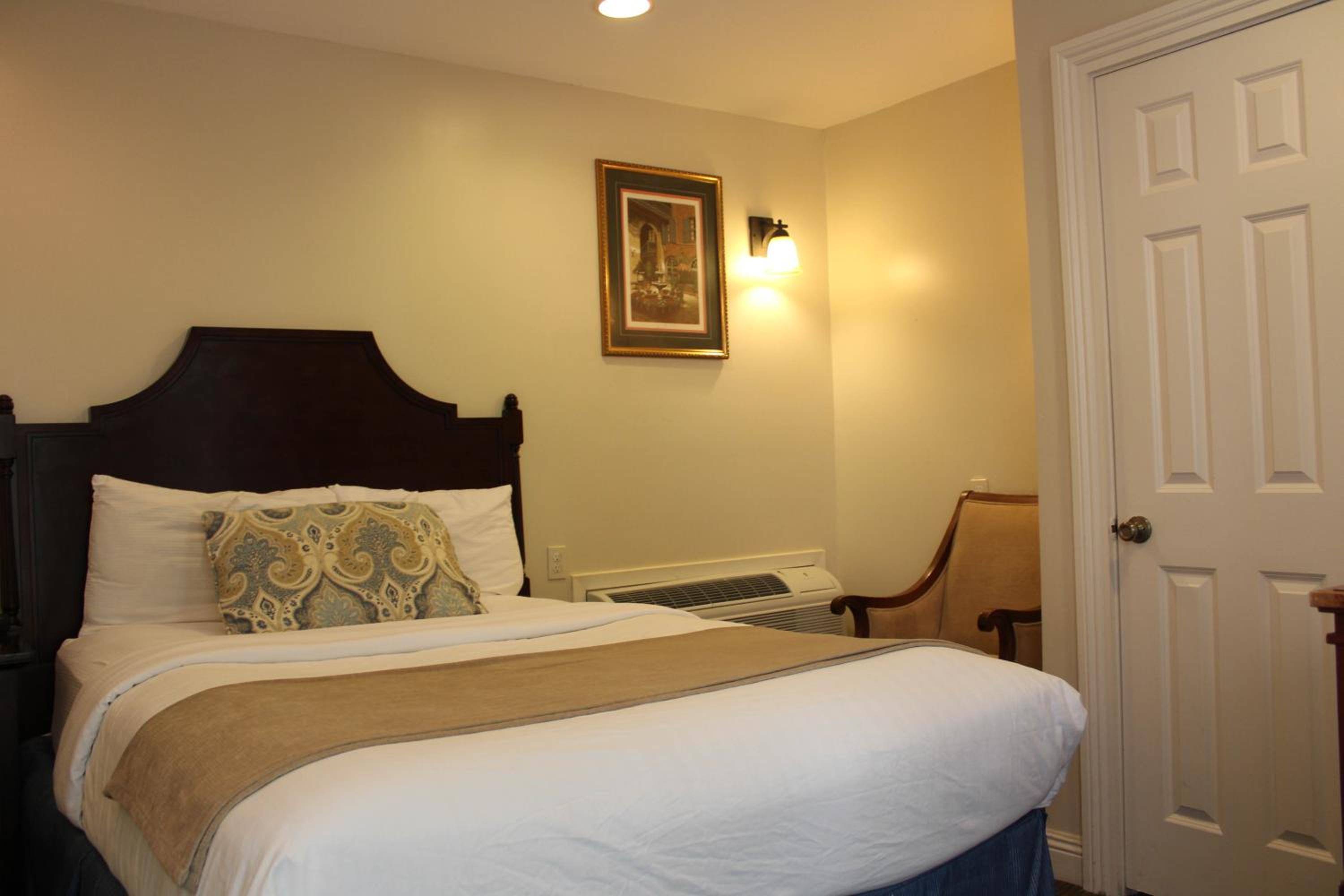 Standard Room with One Double Bed - Photo 3