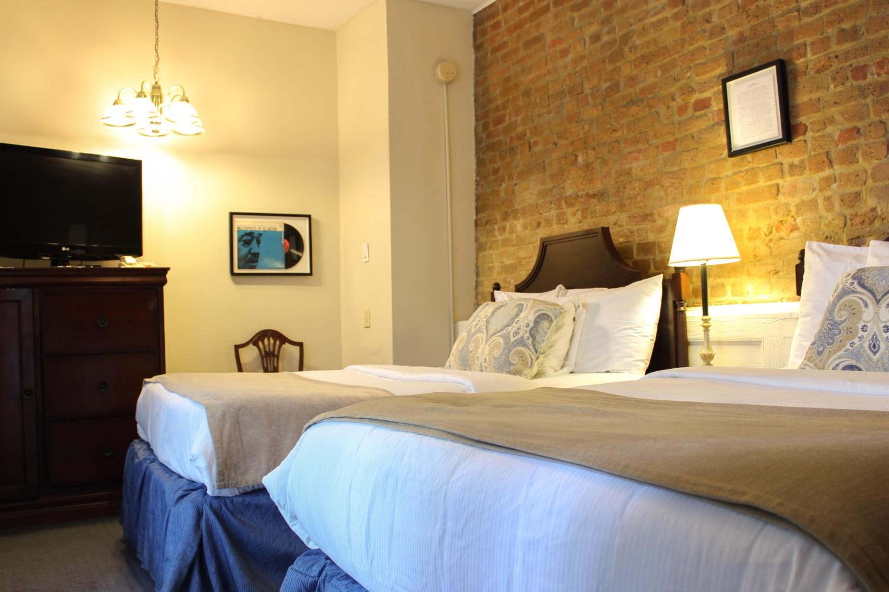 Standard Room With Two Double Beds - Photo 2