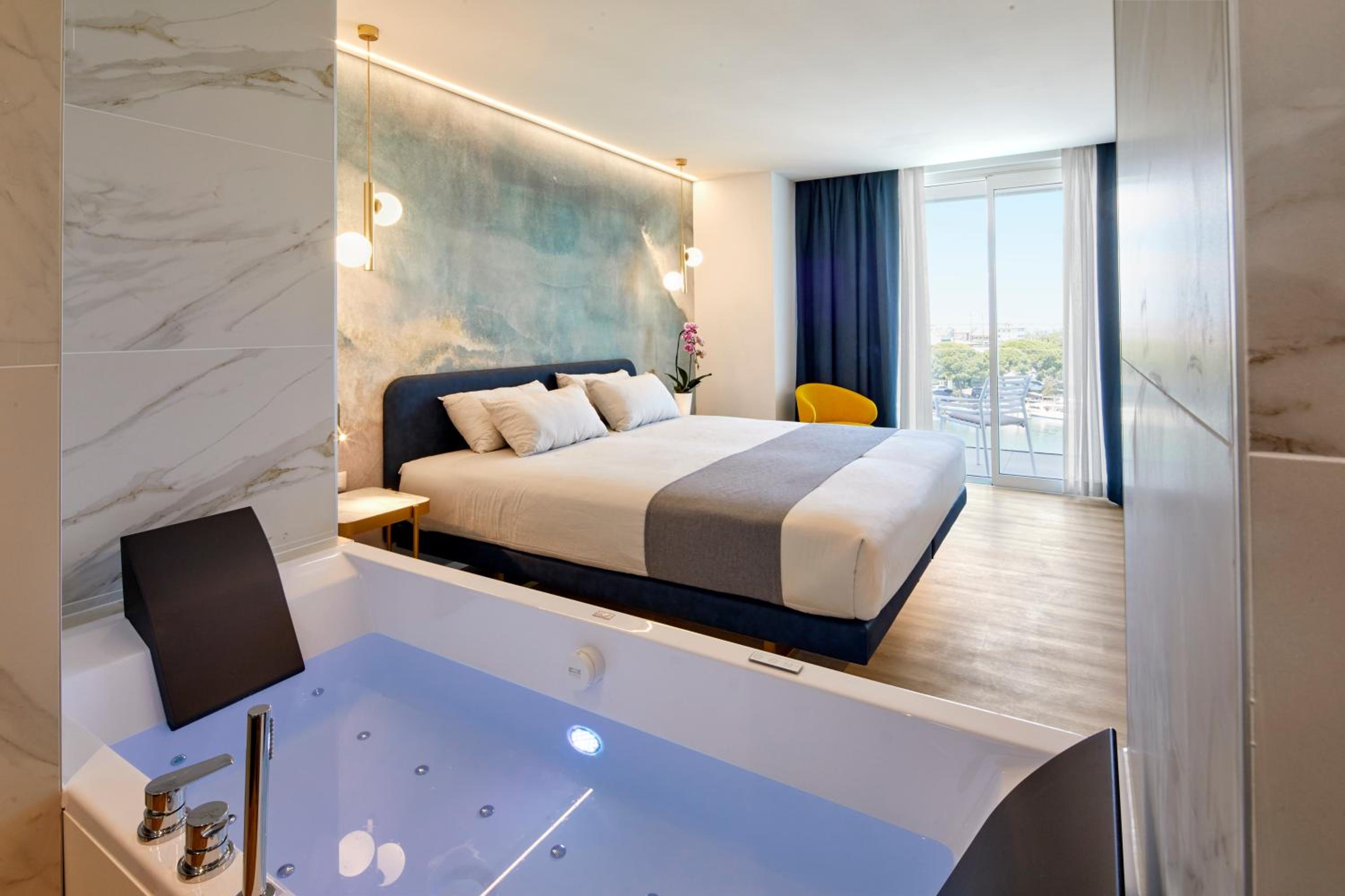 Suite with Hot Tub and Lagoon View - Photo 1