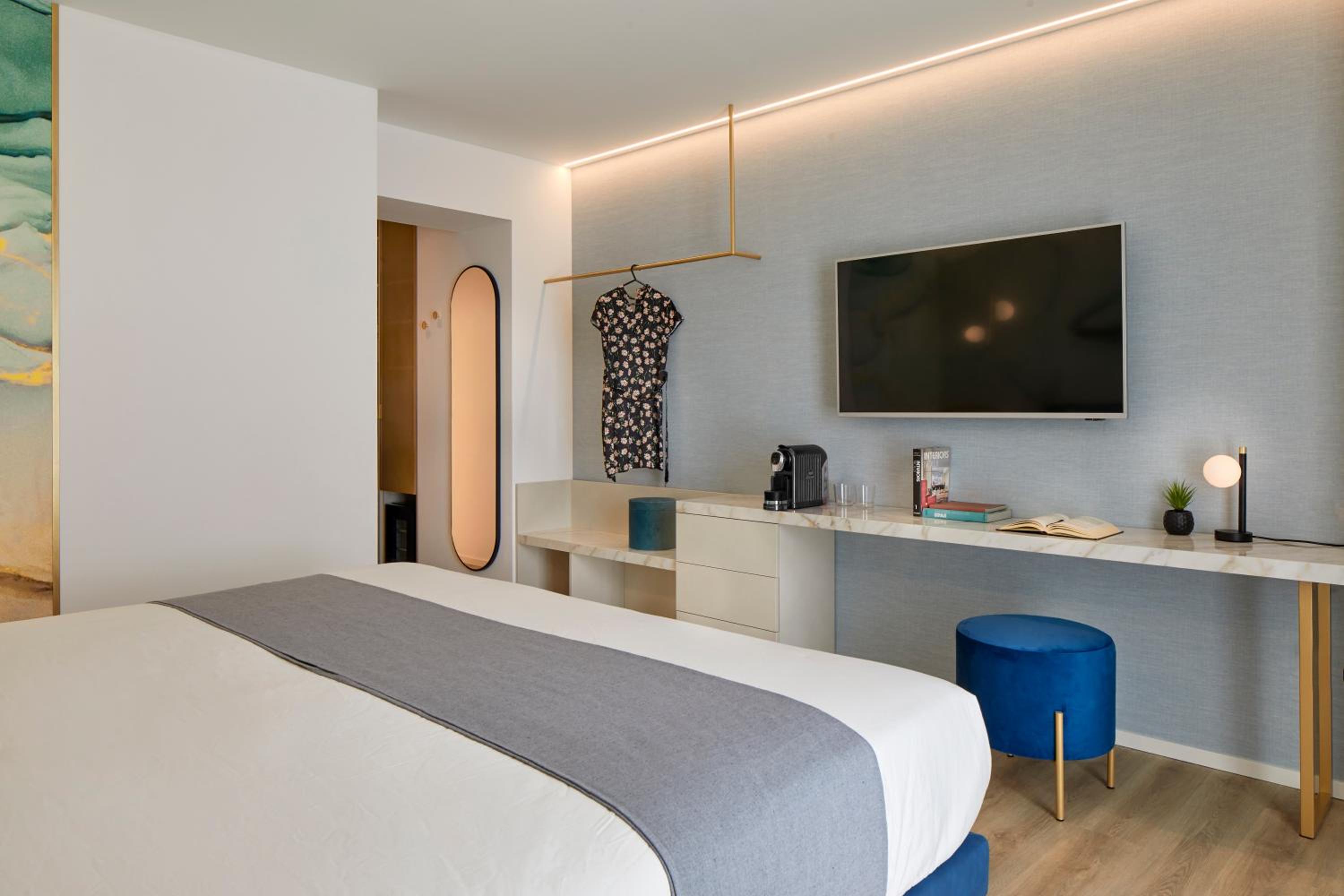 Superior Double or Twin Room with Terrace - Photo 11