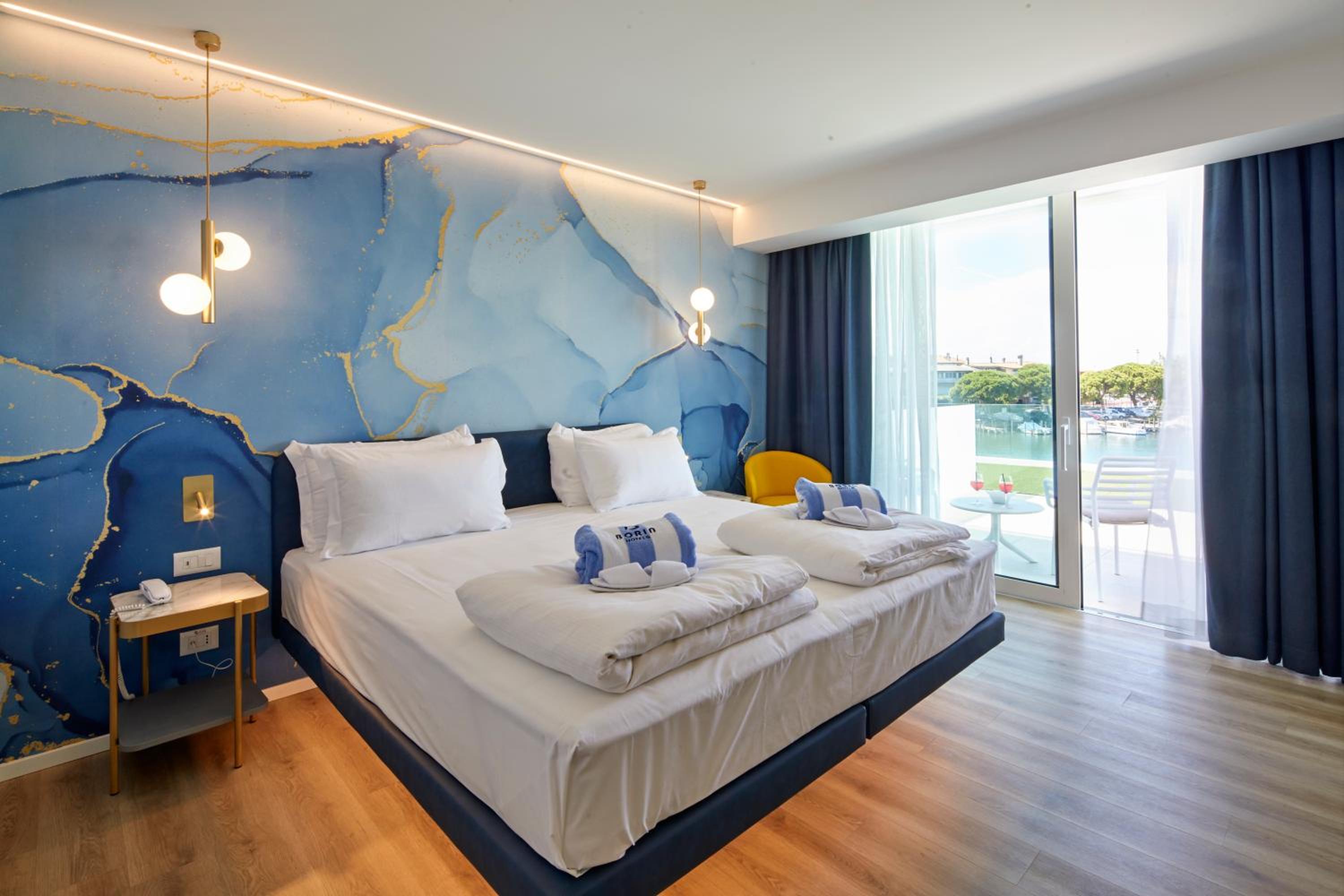 Deluxe Double or Twin Room with Lagoon View - Photo 1