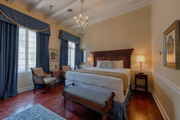 Suite with One King Bed photo 1