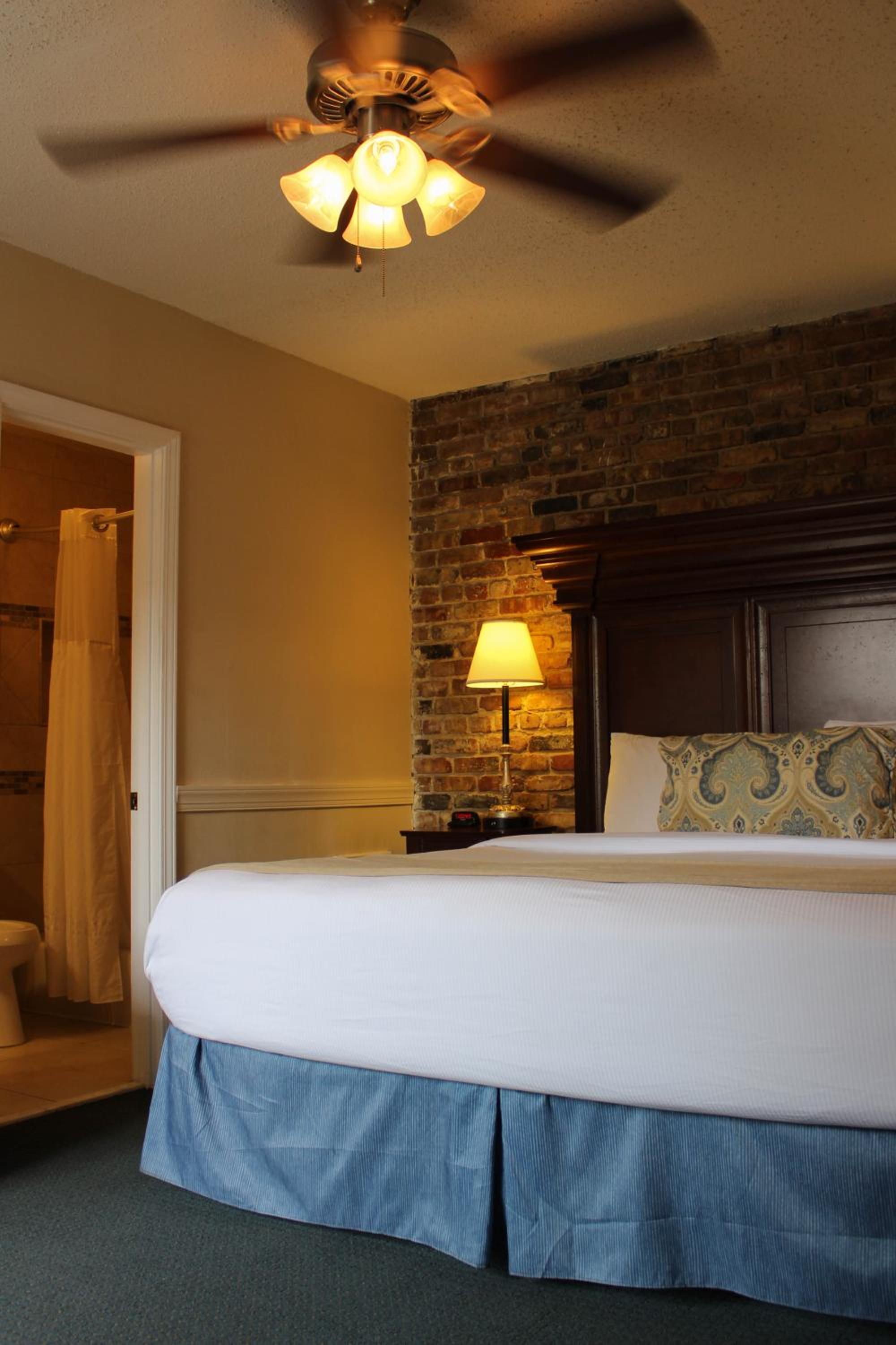 Classic King Room - Photo 3