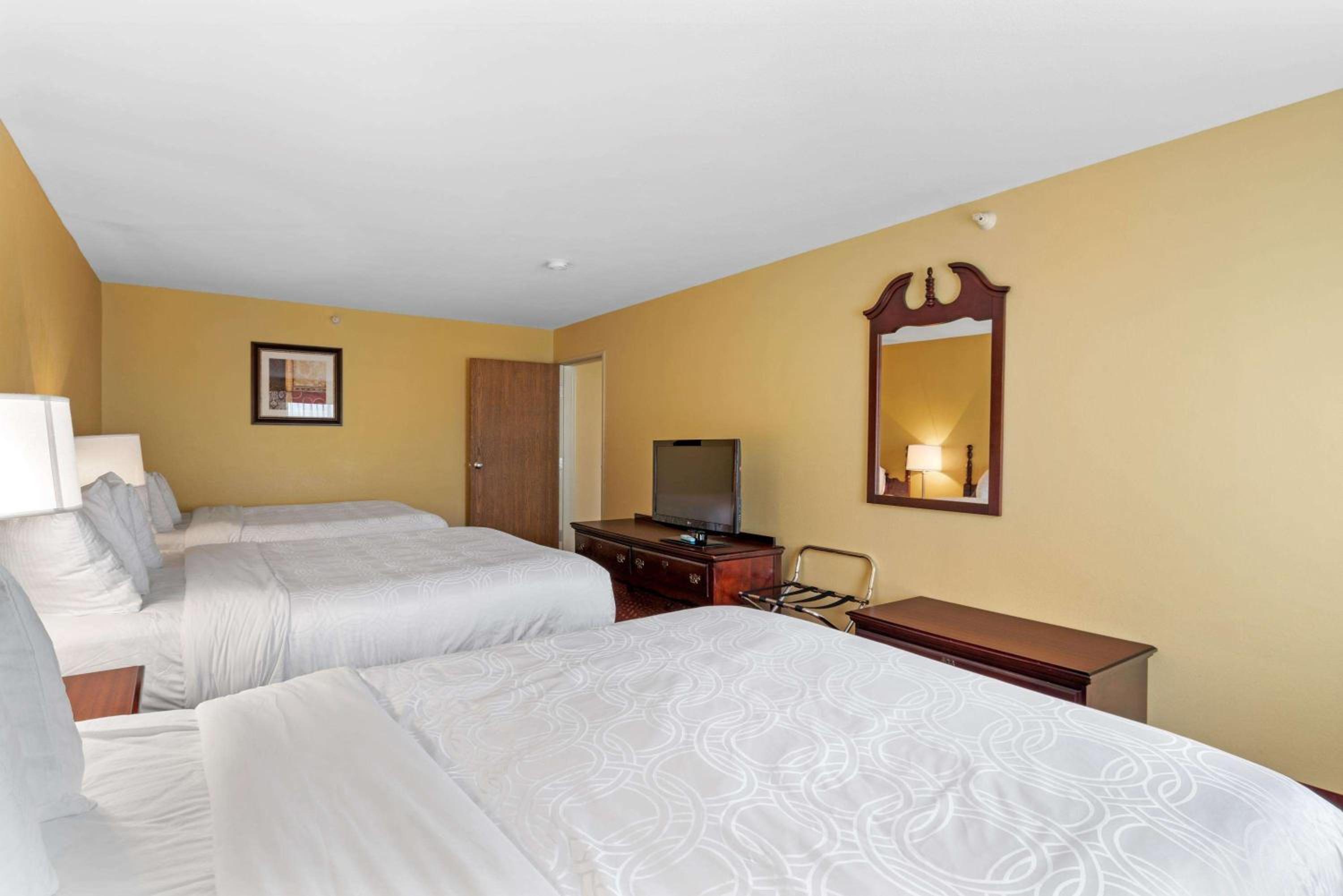 Queen Suite with Three Queen Beds and Sofa Bed - Non-Smoking photo 2