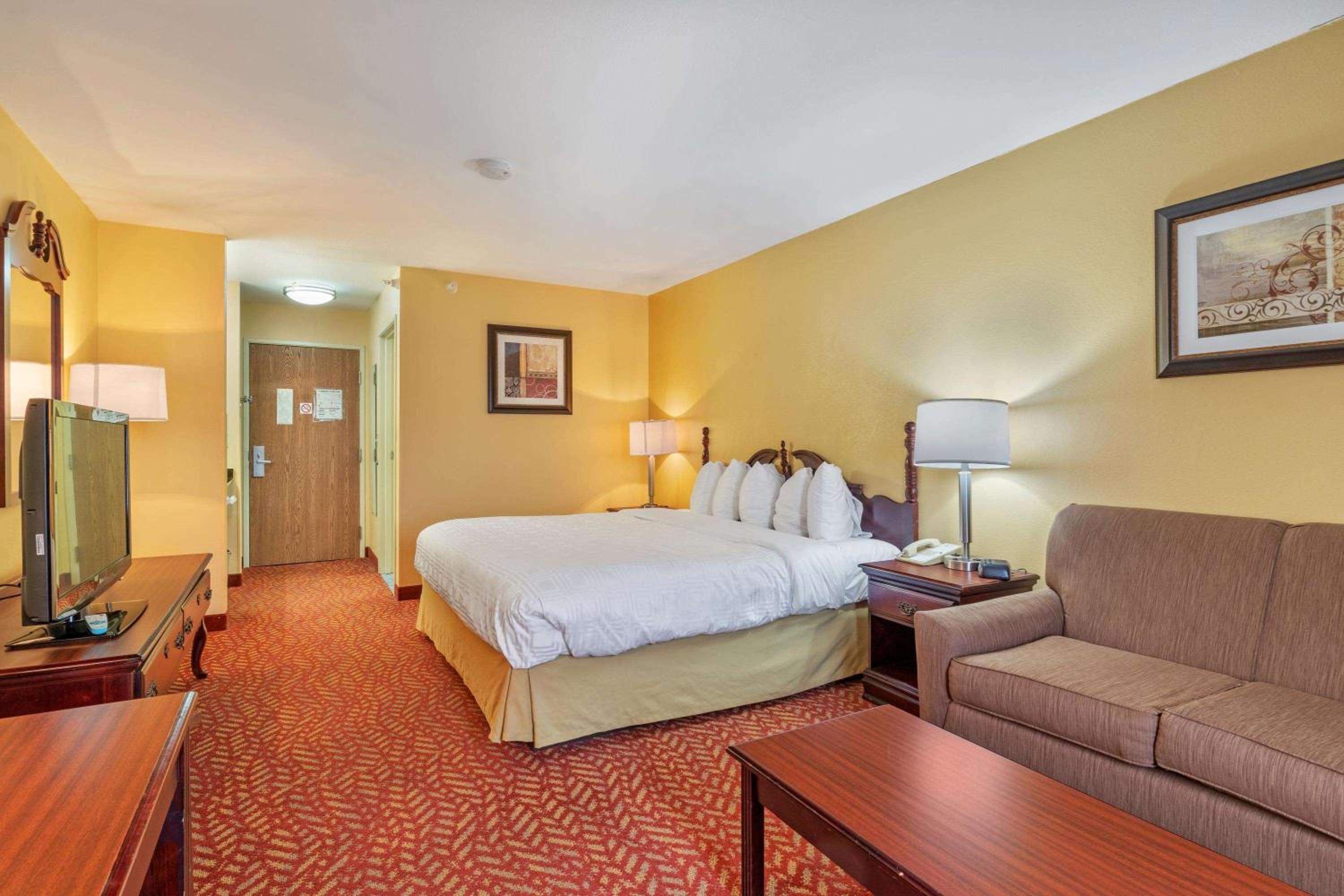 Queen Room - Disability Access - Non-Smoking photo 1
