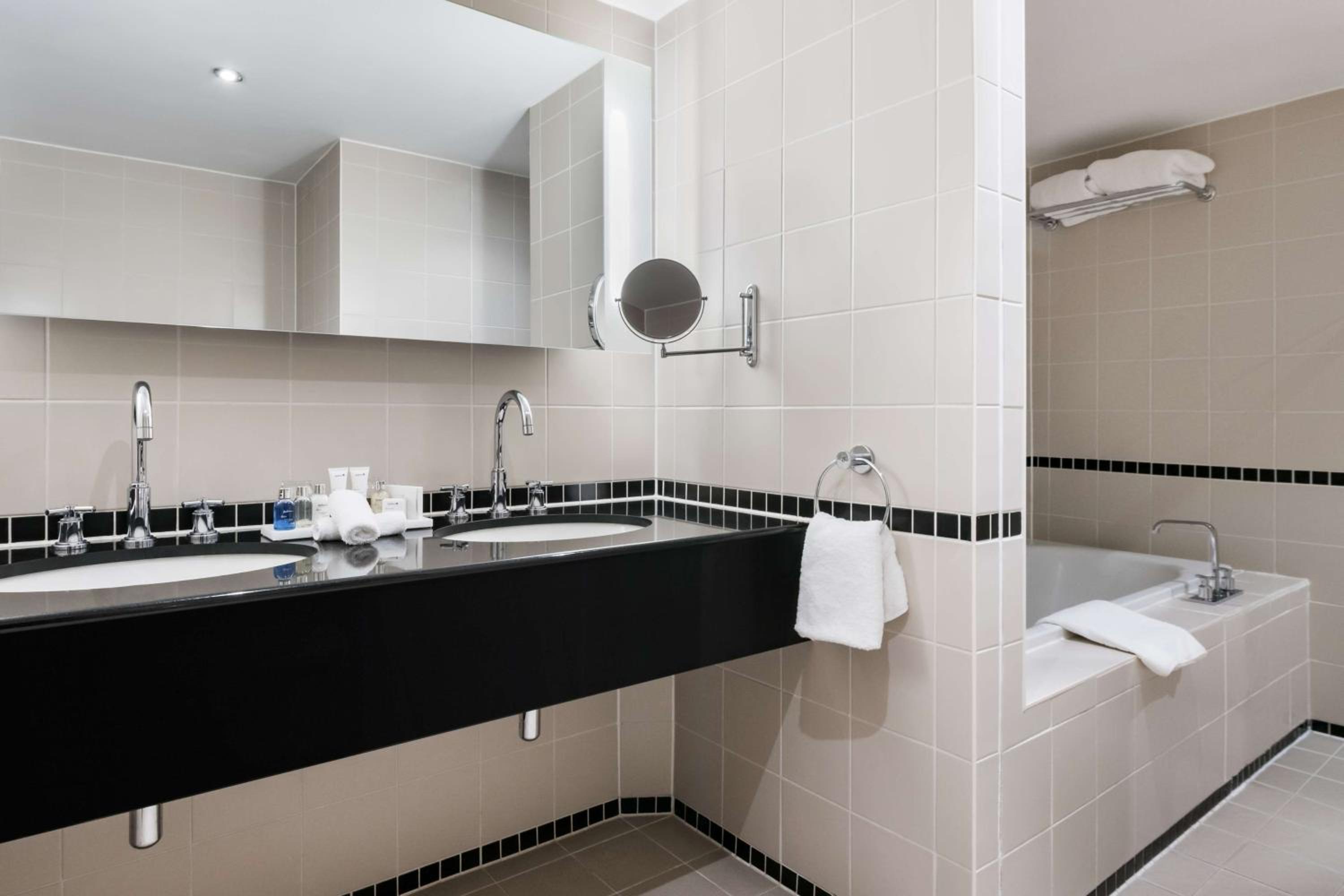 Junior Suite - Photo 12