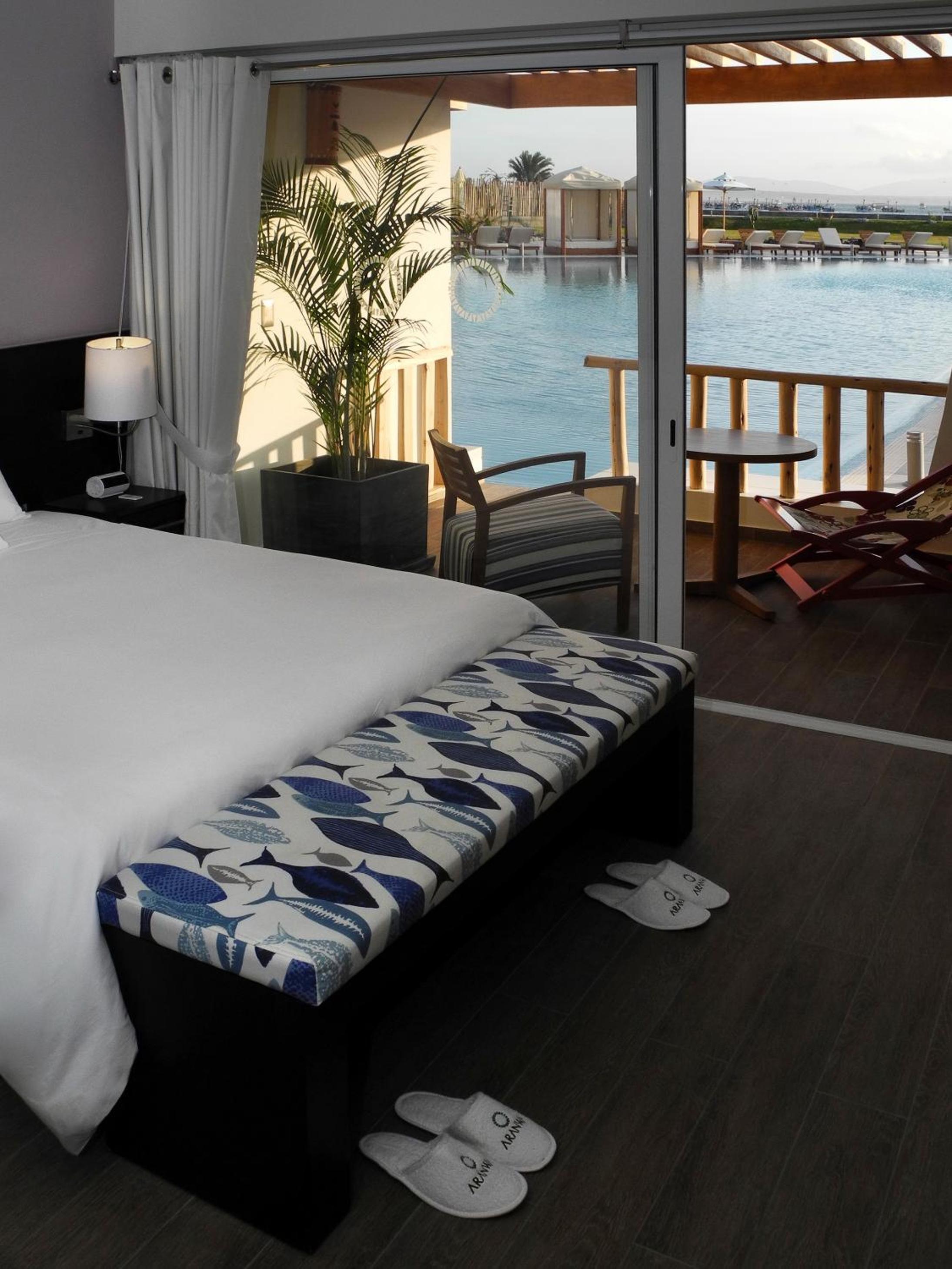 Deluxe King Room with Pool Access