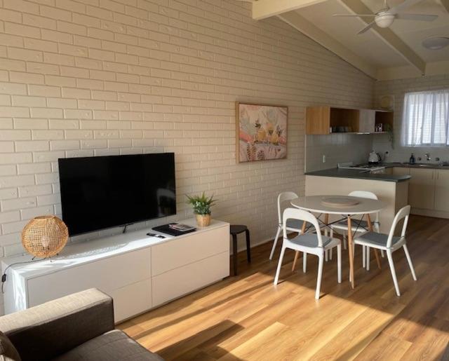 Apartment with Balcony photo 2