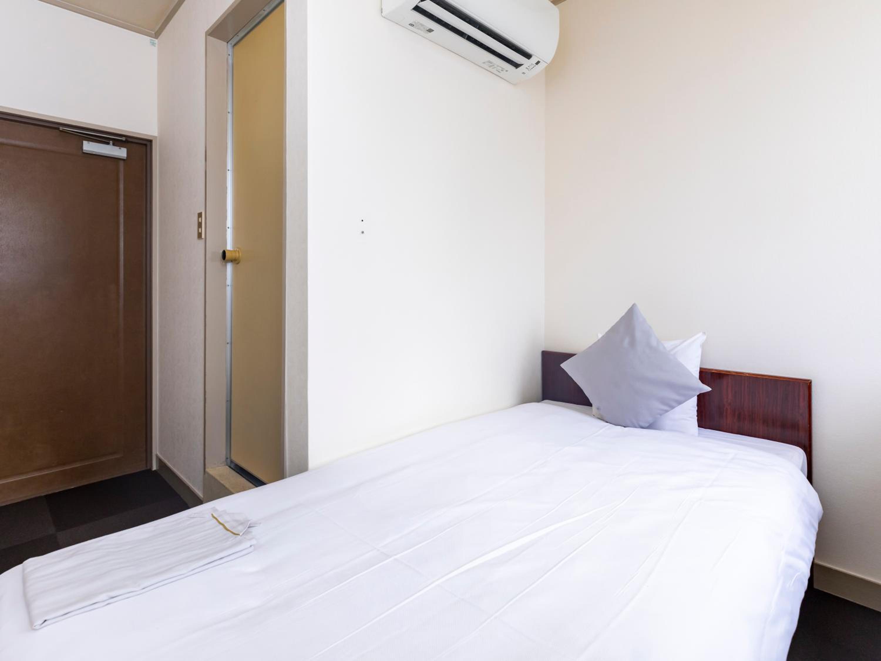 Single Room - Non-Smoking photo 2