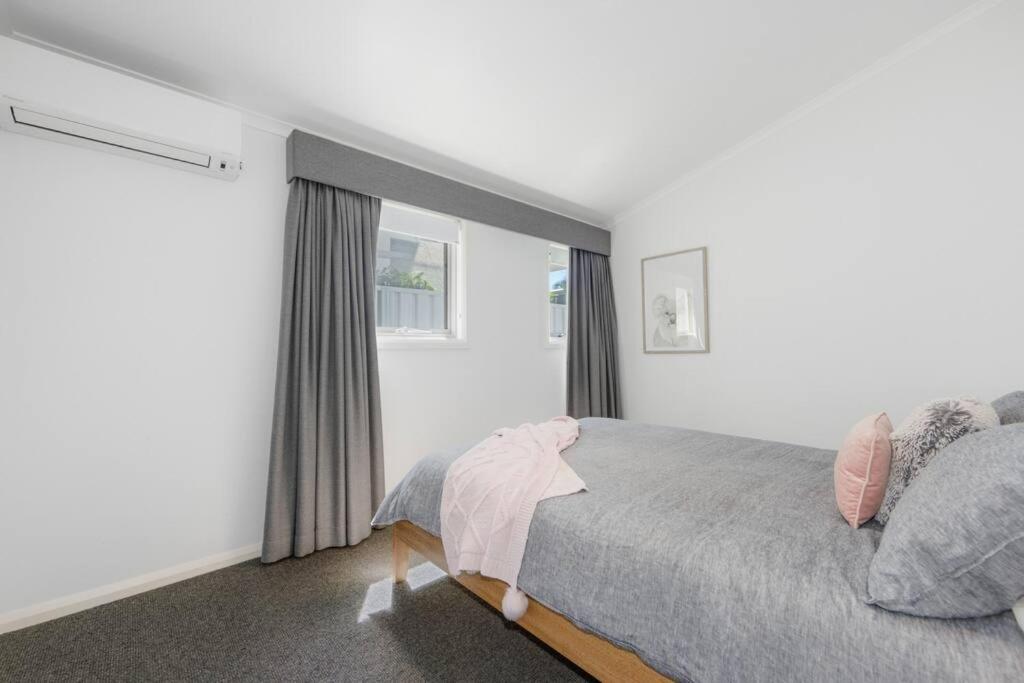 Five-Bedroom House photo 1