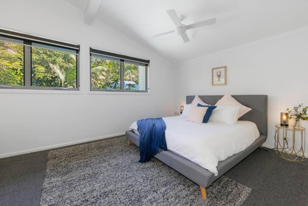 Five-Bedroom House photo 3