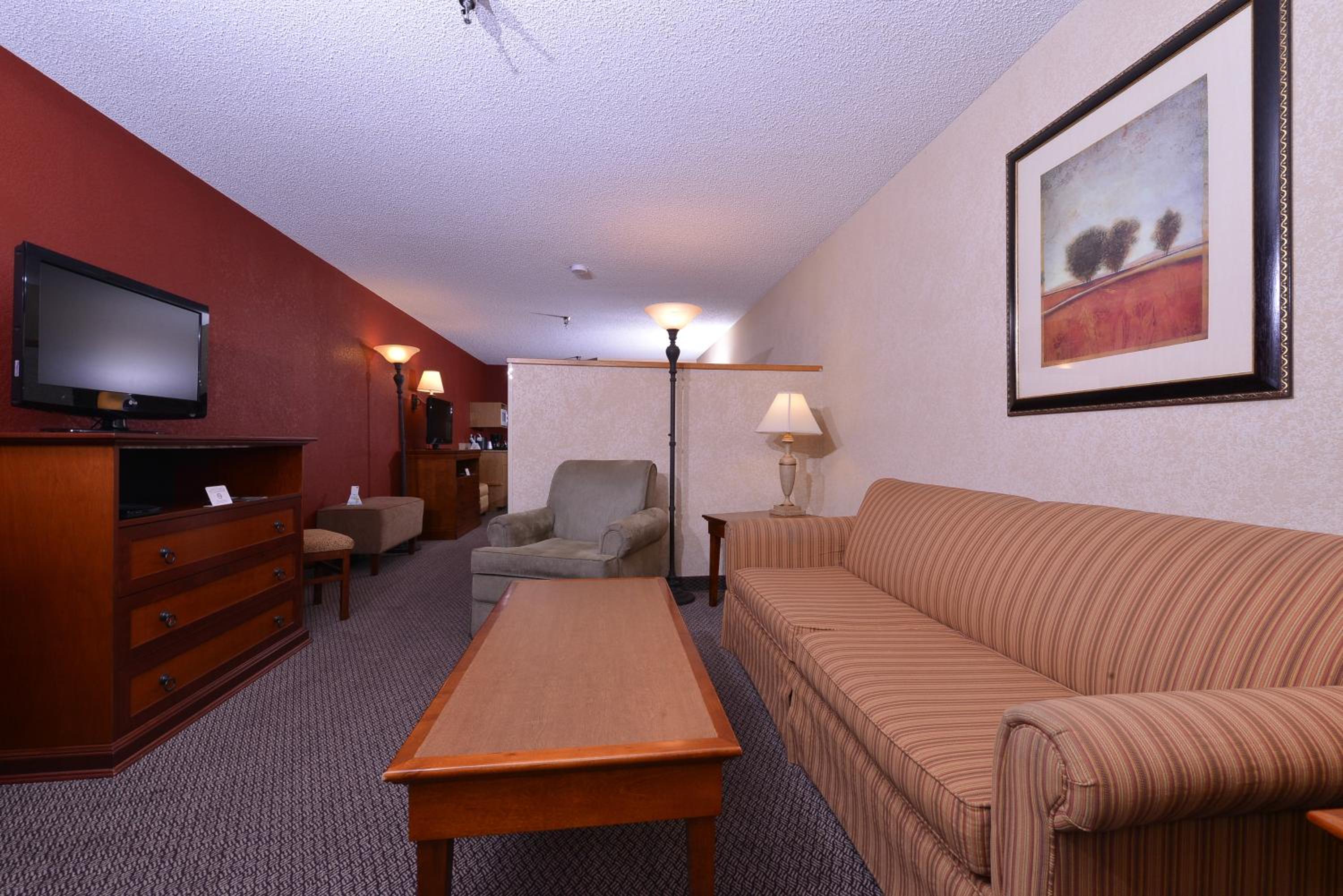 Single Queen Suite - Photo 2