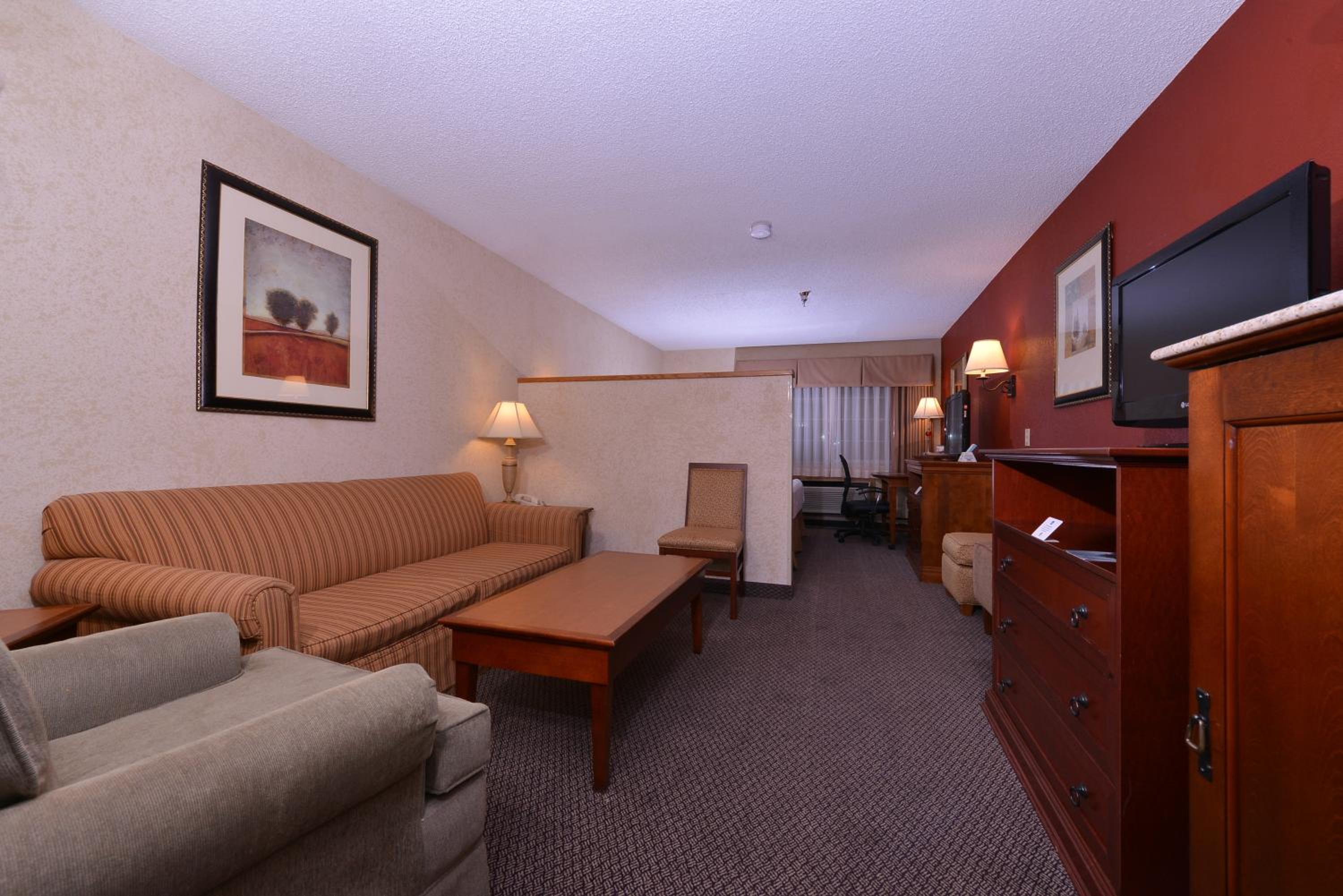 Single Queen Suite - Photo 5