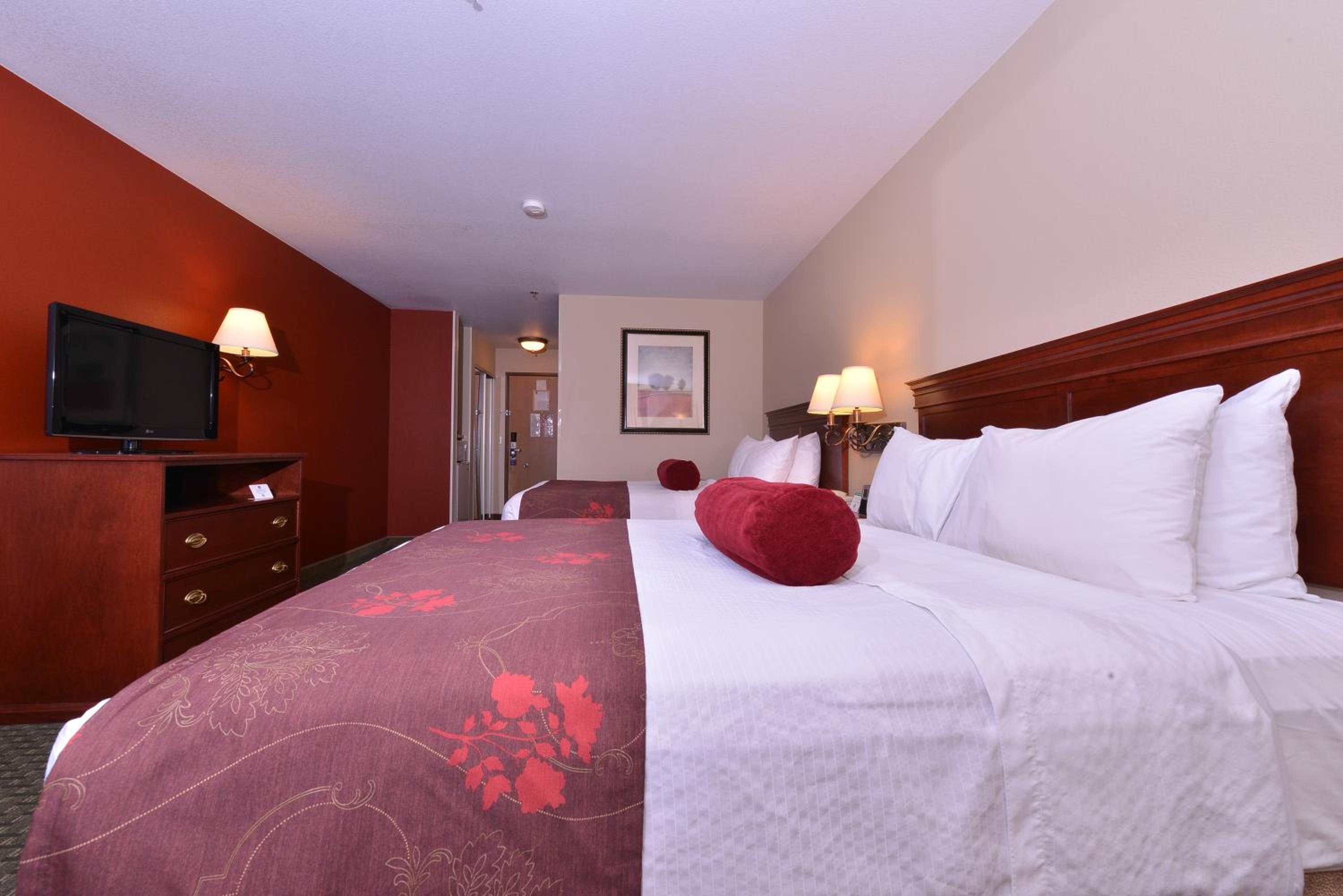 Queen Room with Two Queen Beds and Bath Tub - Disability Access/Non-Smoking  - Photo 3