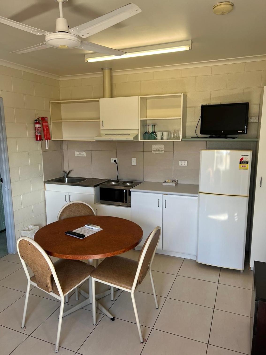 Two Bedroom Cabin with Ensuite - Photo 3