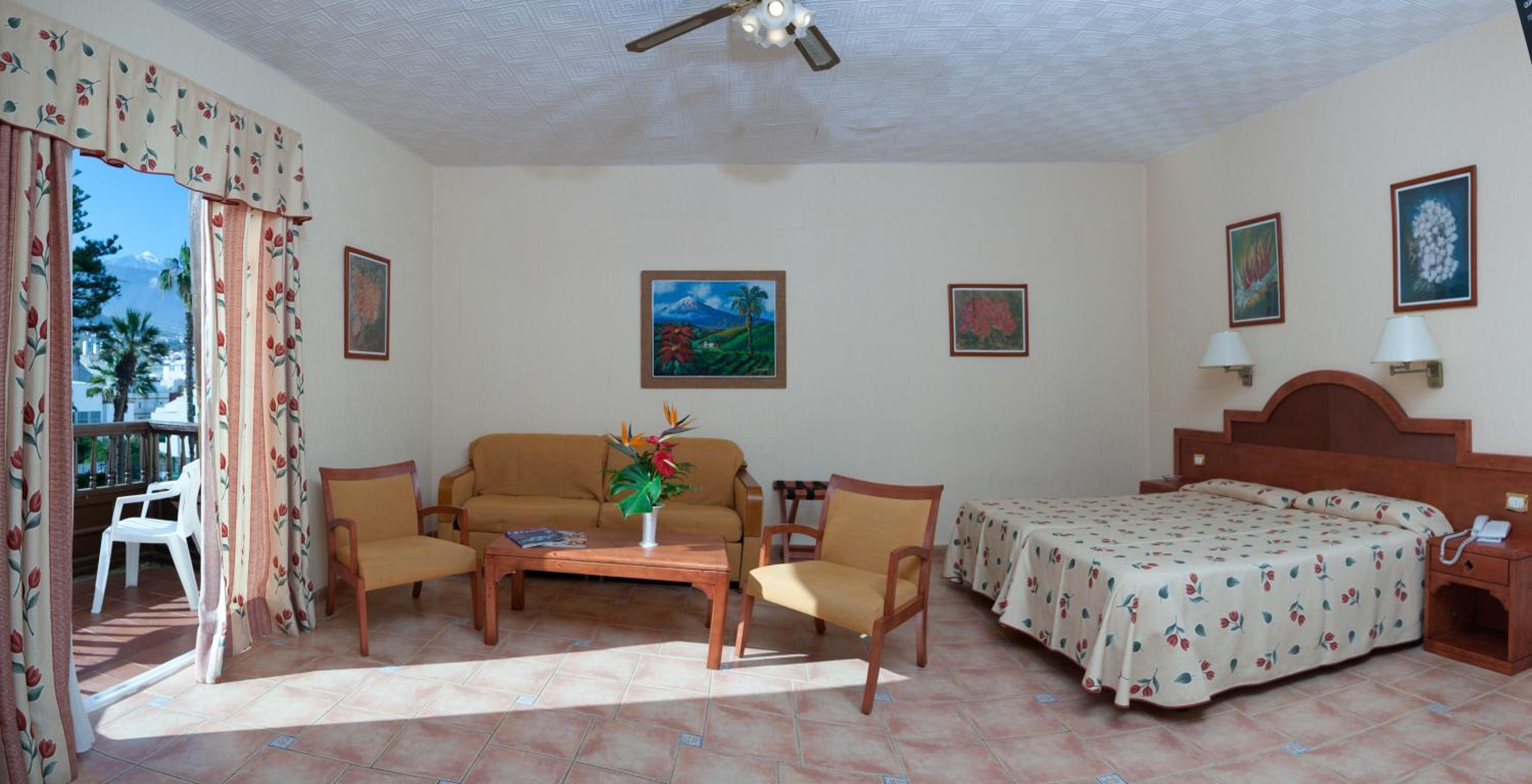 Double or Twin Room (3 Adults) photo 2