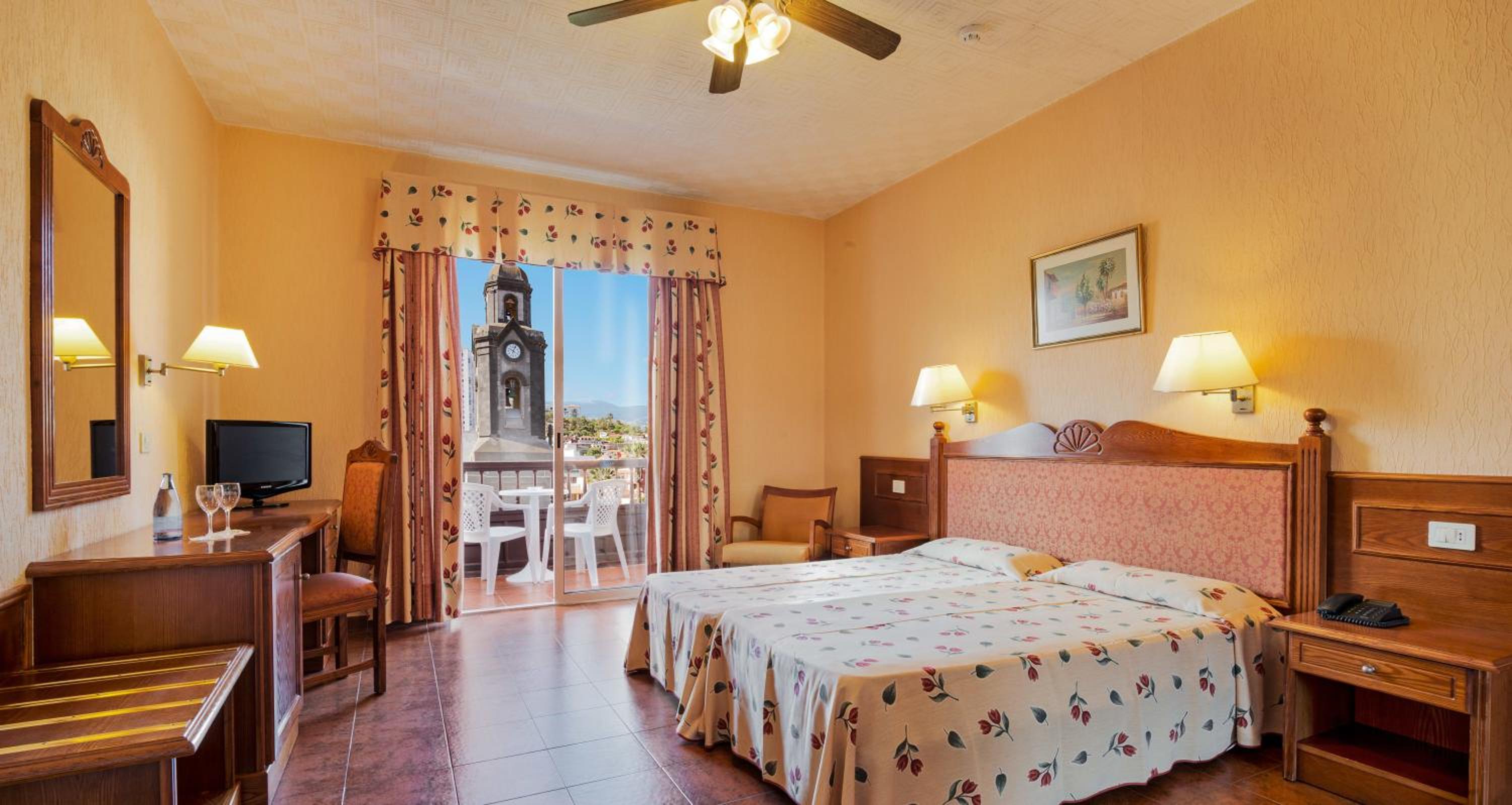 Double or Twin Room with Balcony photo 2