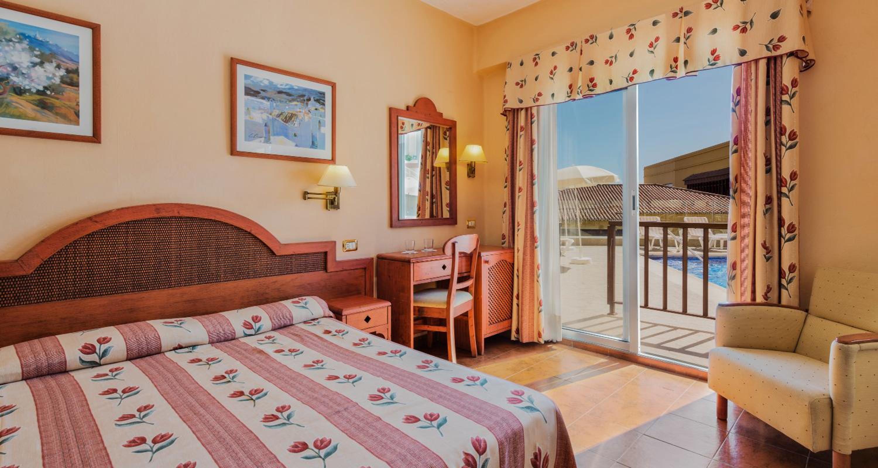 Double or Twin Room with Balcony photo 3