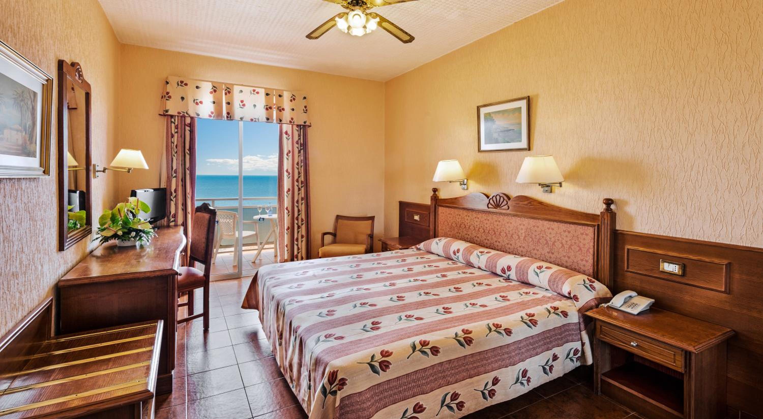 Double or twin room with balcony