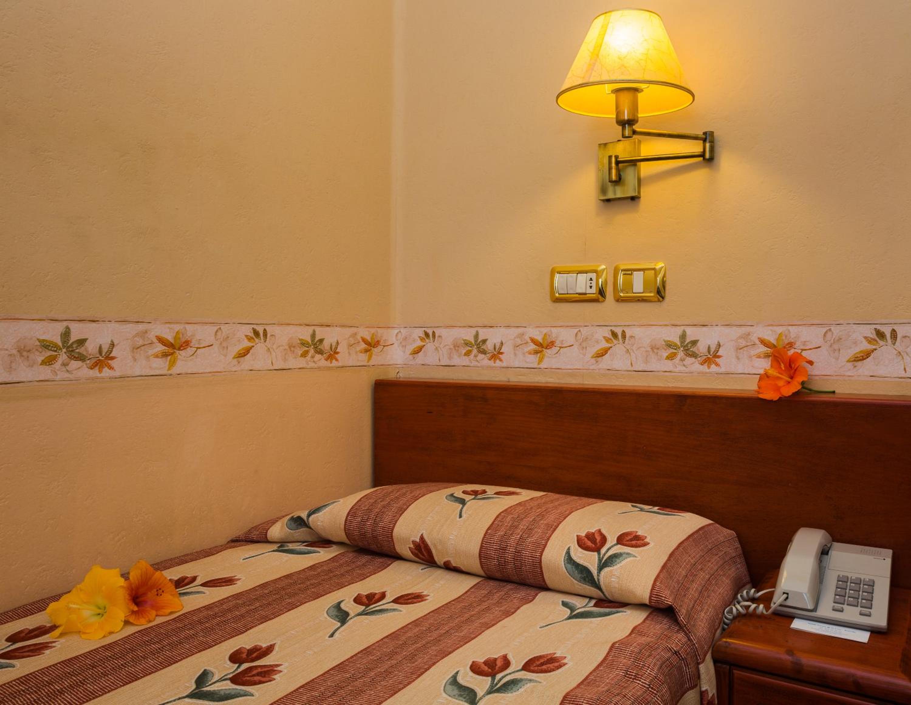 Single Room photo 2