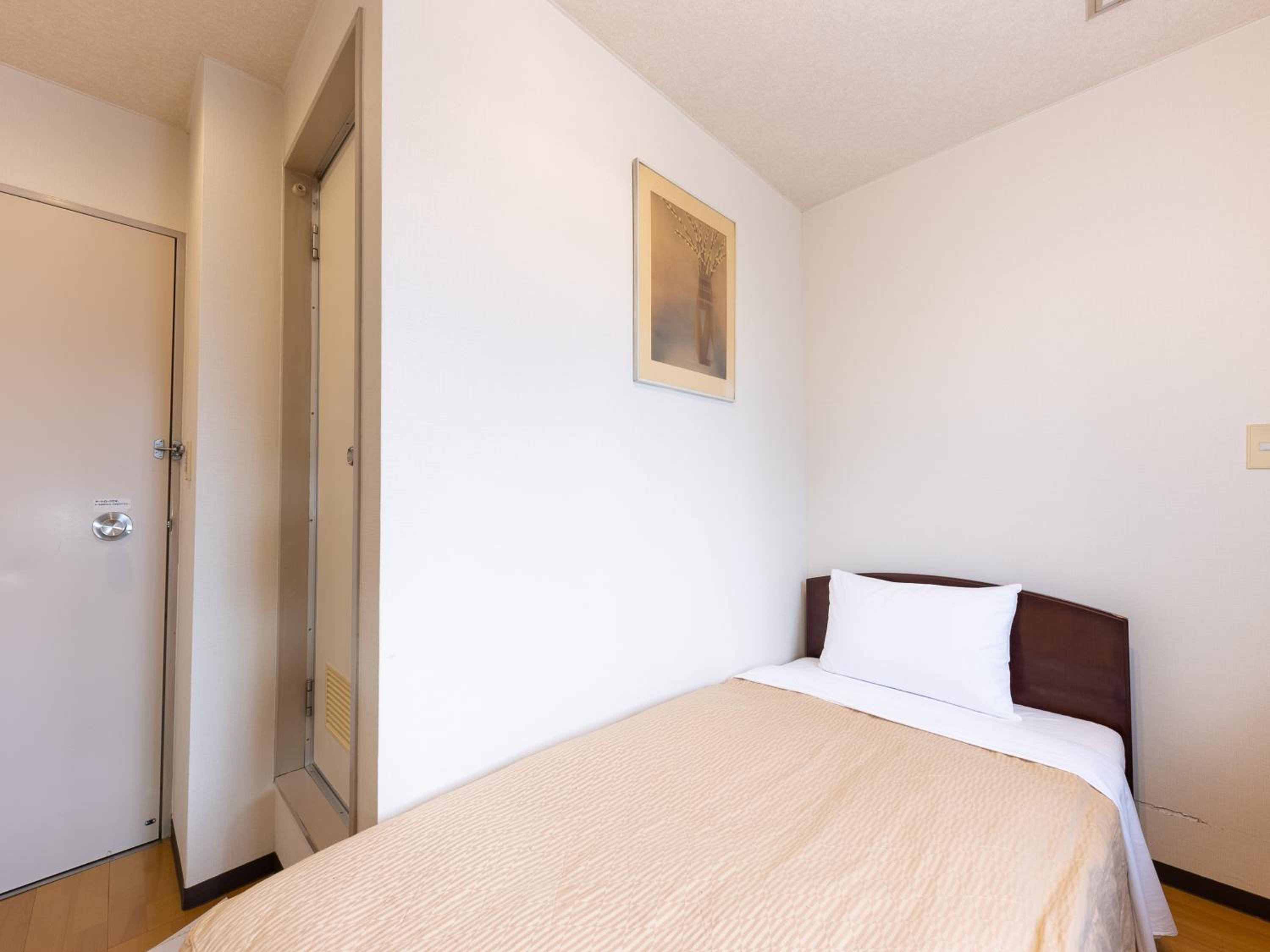 Single Room - Non-Smoking photo 2