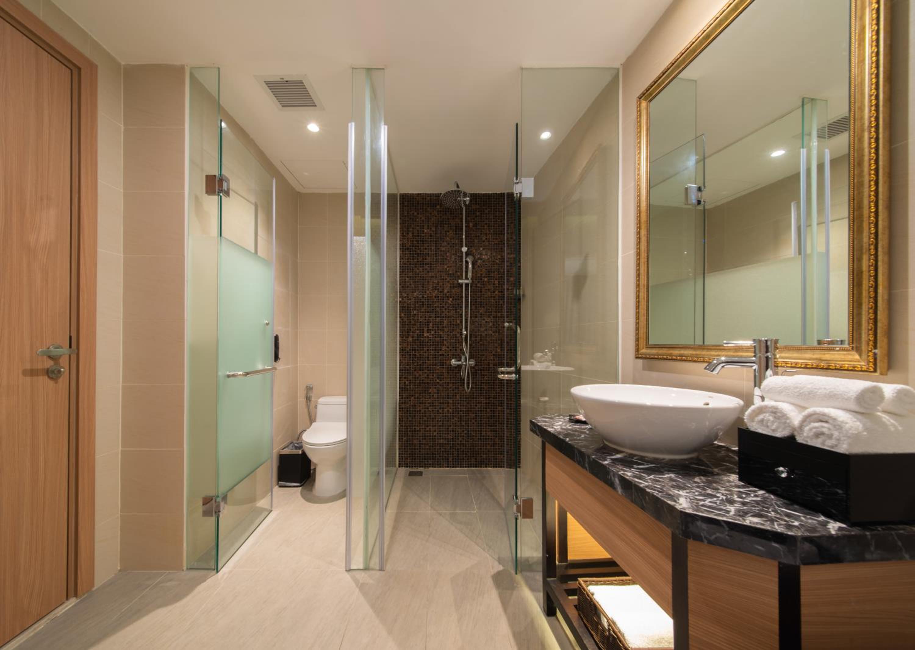 Premier Deluxe Double Room with Balcony and Ocean View - Photo 11
