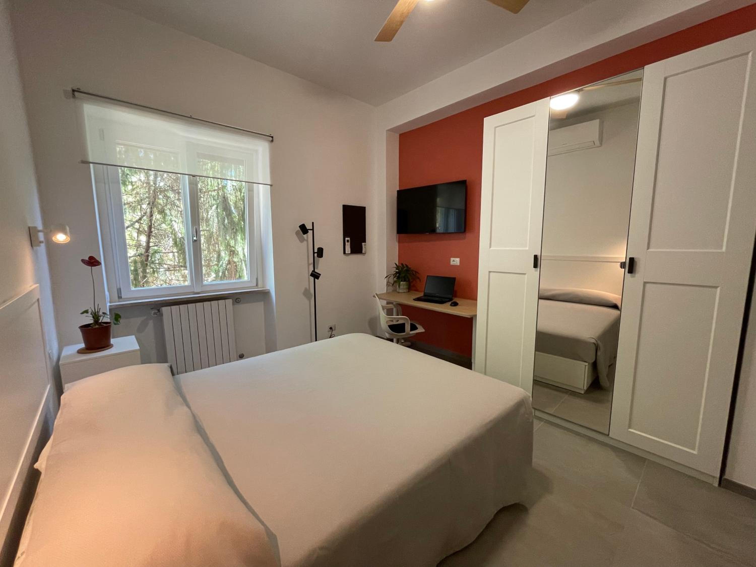 Double Room with Private External Bathroom photo 2