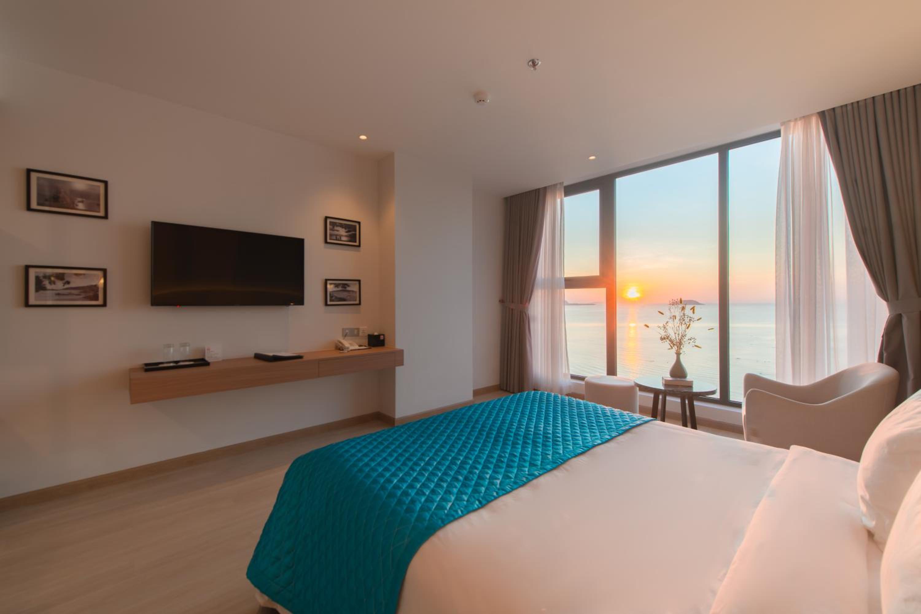 Deluxe Double Room with Ocean View - Photo 12