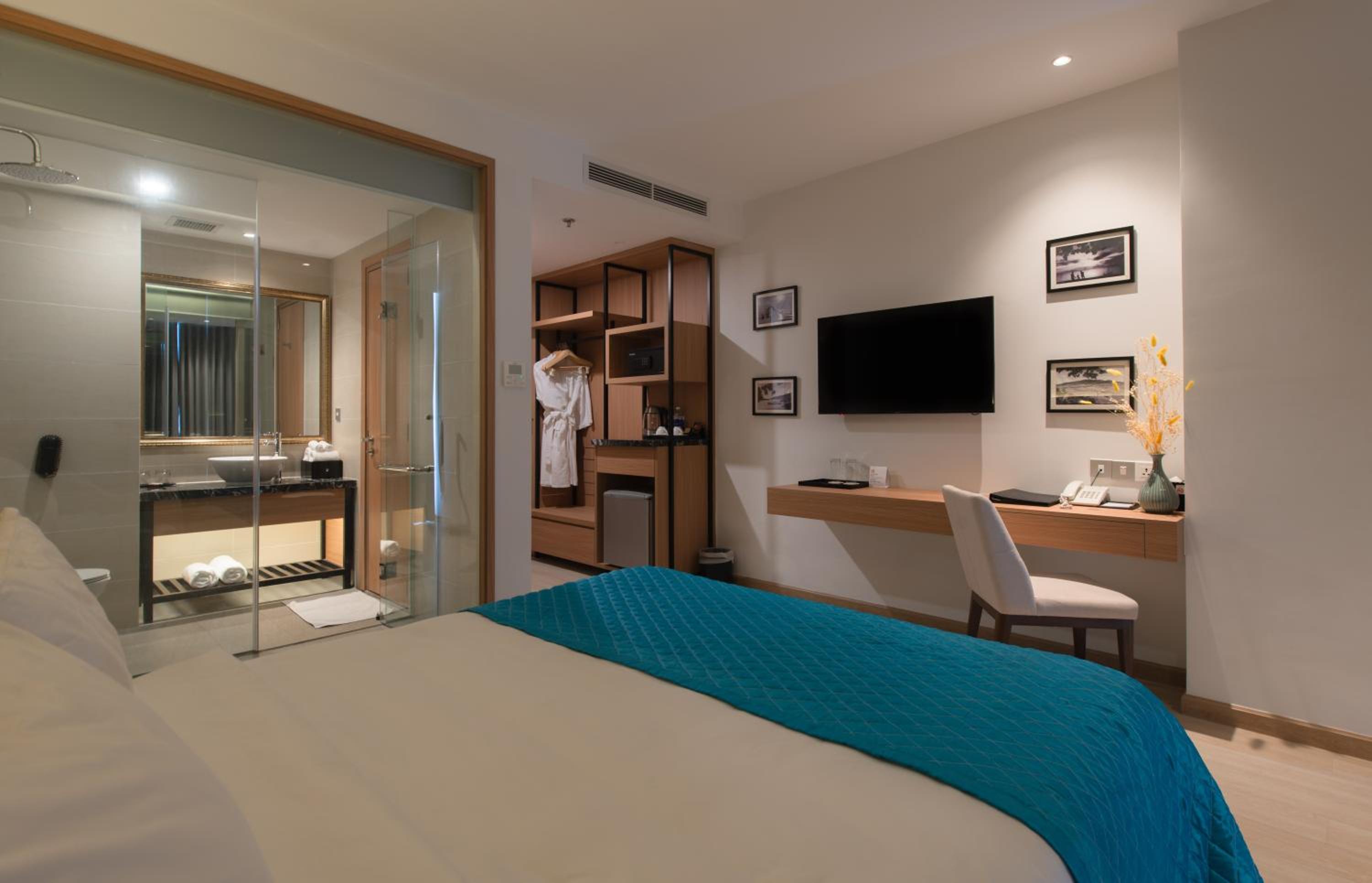 Deluxe Double Room with Ocean View - Photo 10