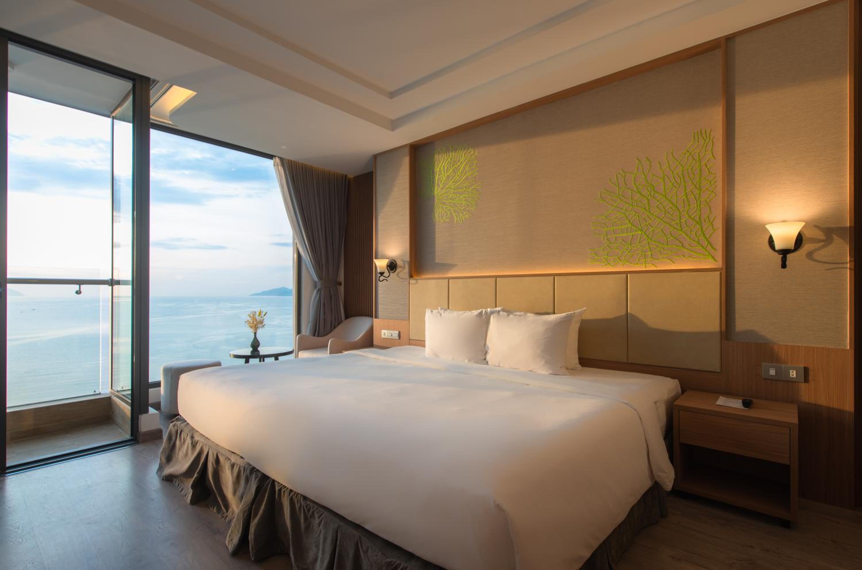 Deluxe Double Room with Balcony and Ocean View photo 1