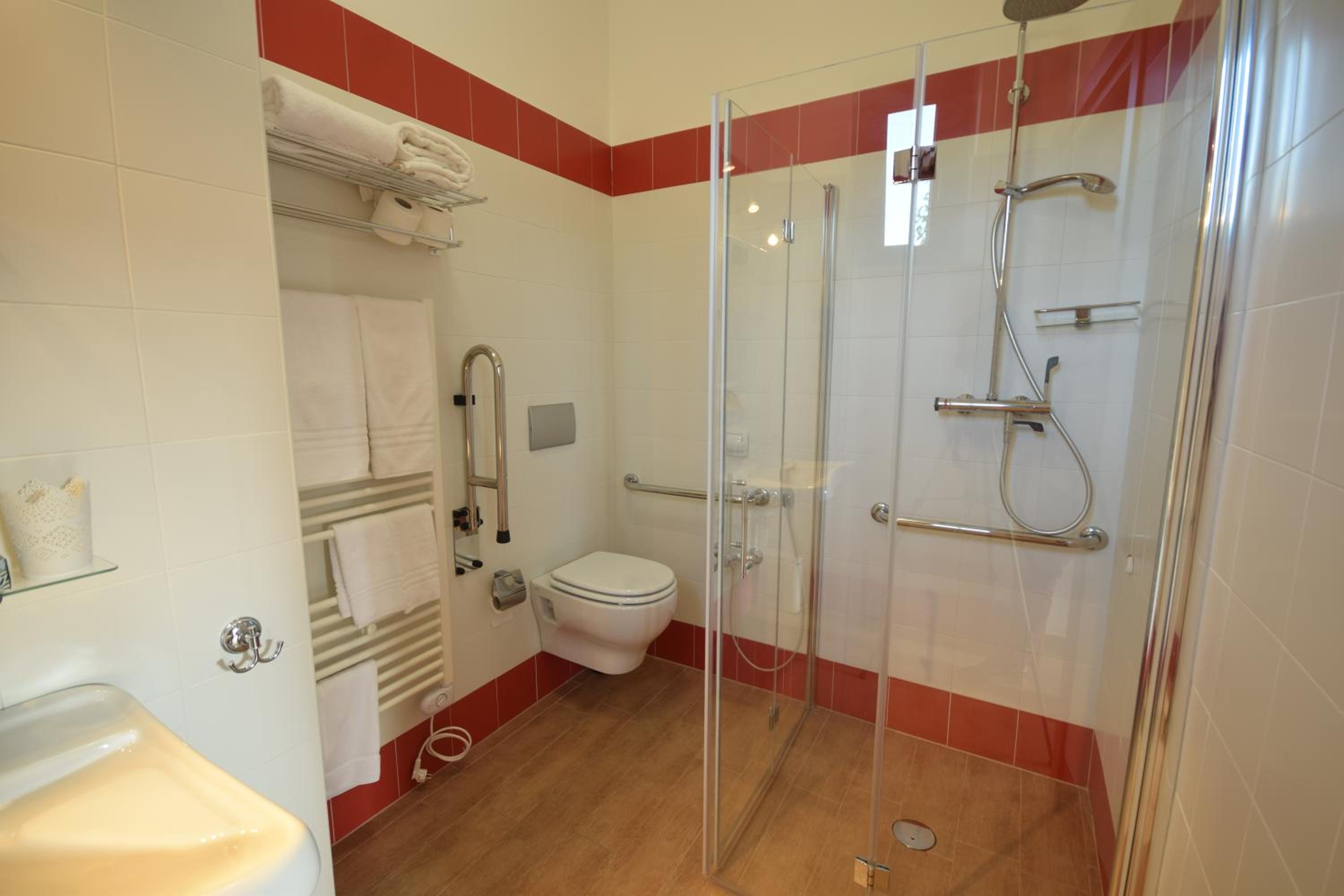 King Room - Disability Access photo 2