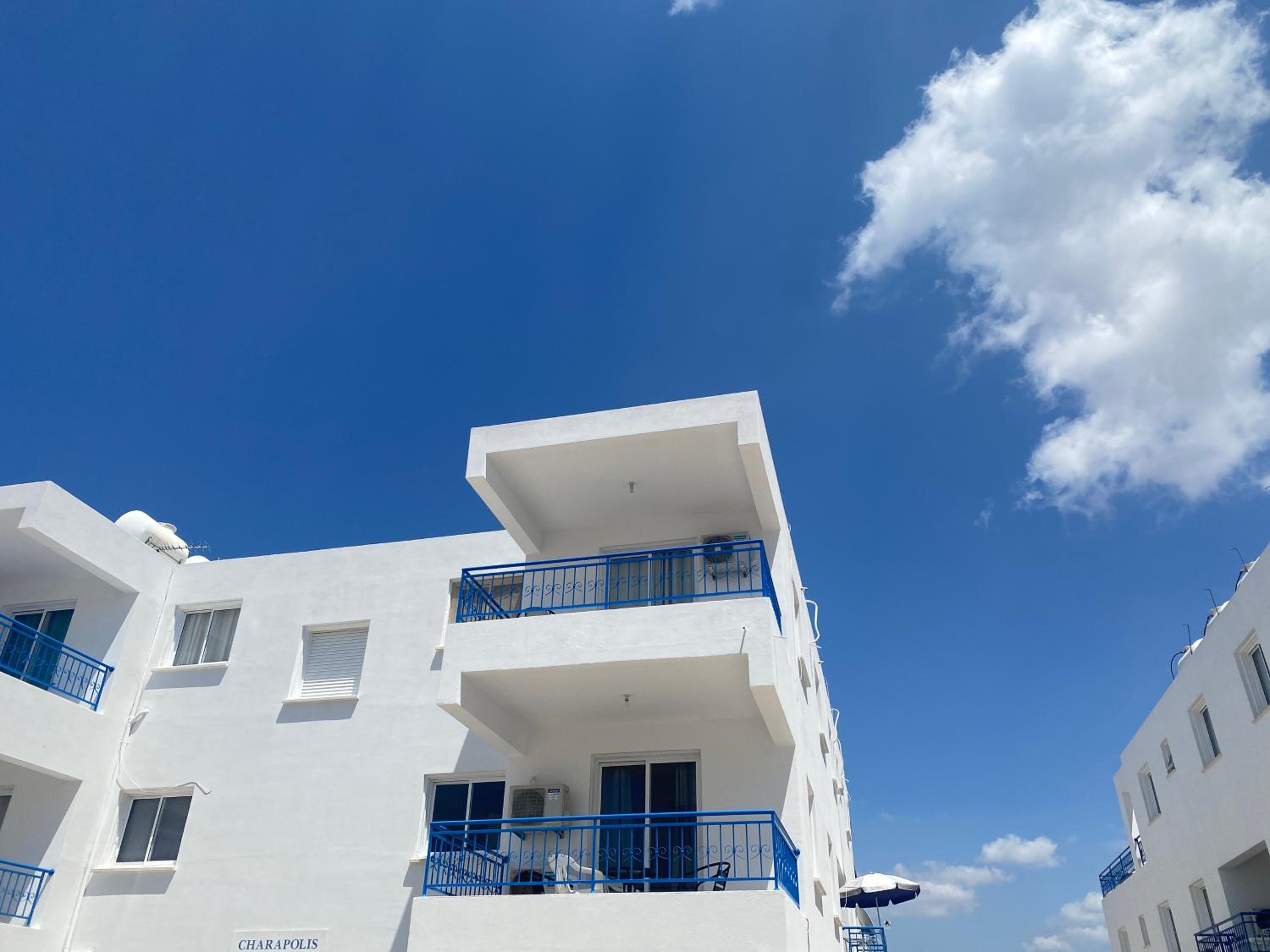 Apartment with Balcony - Photo 9