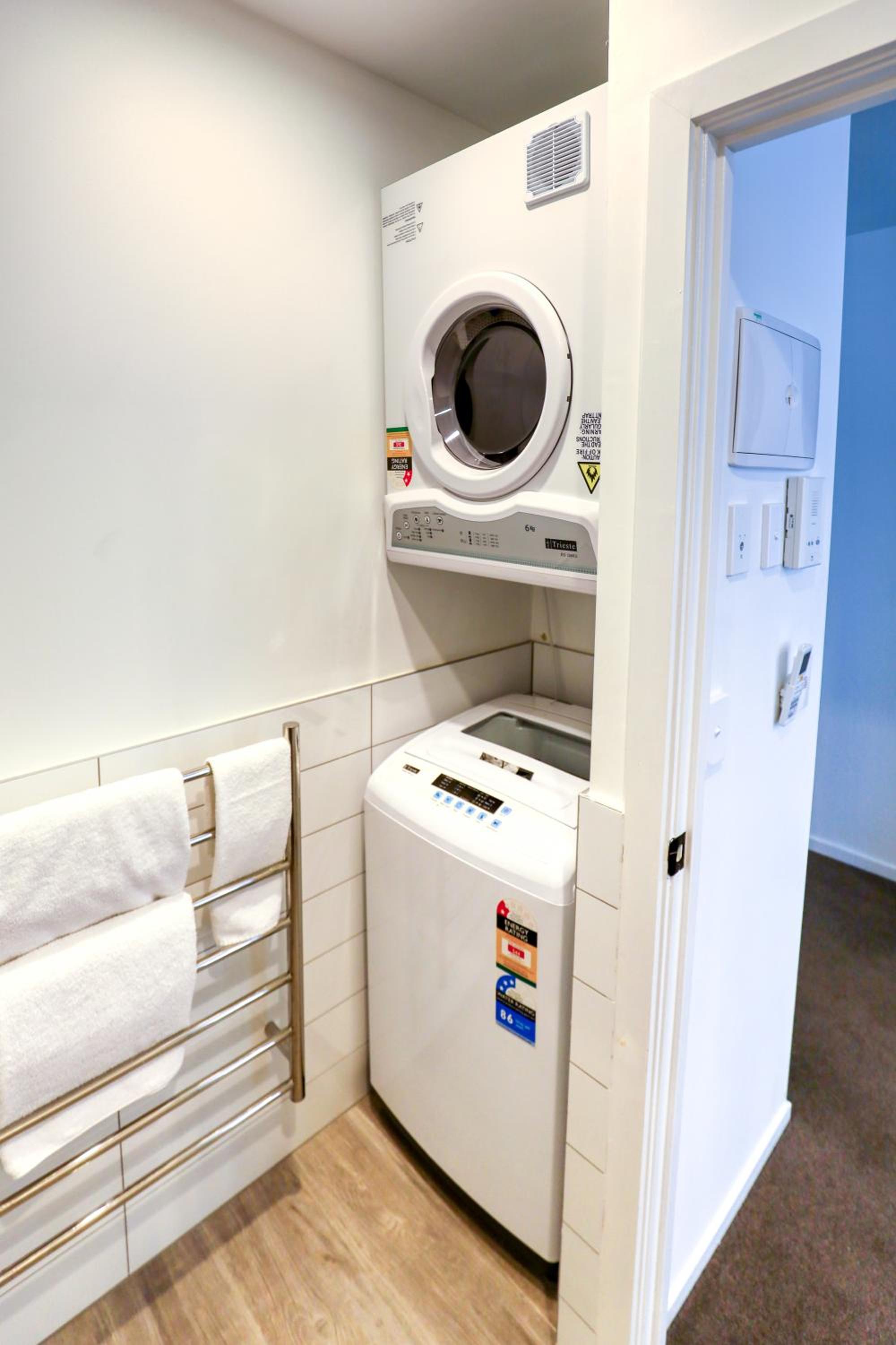 One-Bedroom King Suite - Non-Smoking photo 2