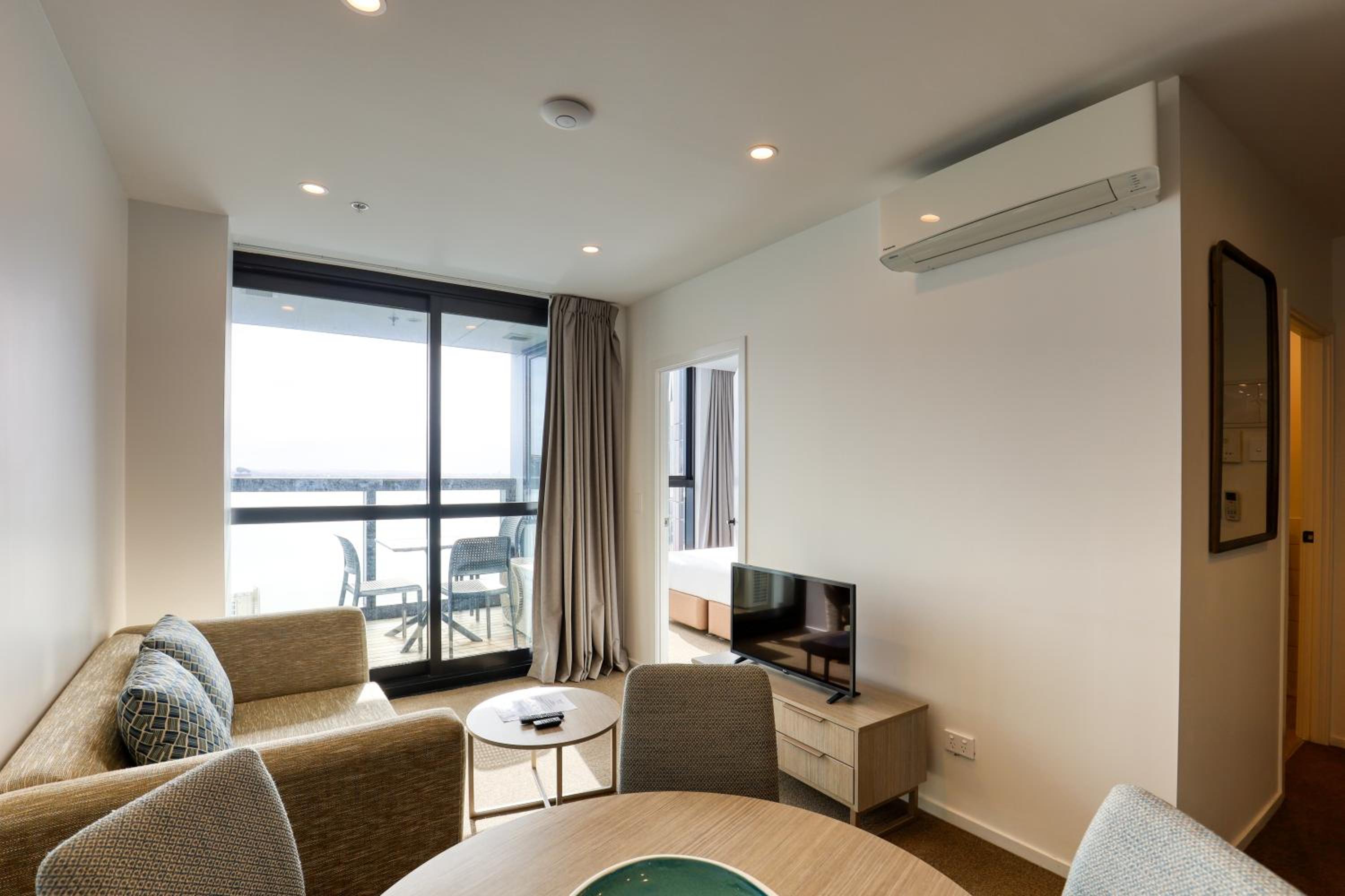 King Suite - Non-Smoking photo 1