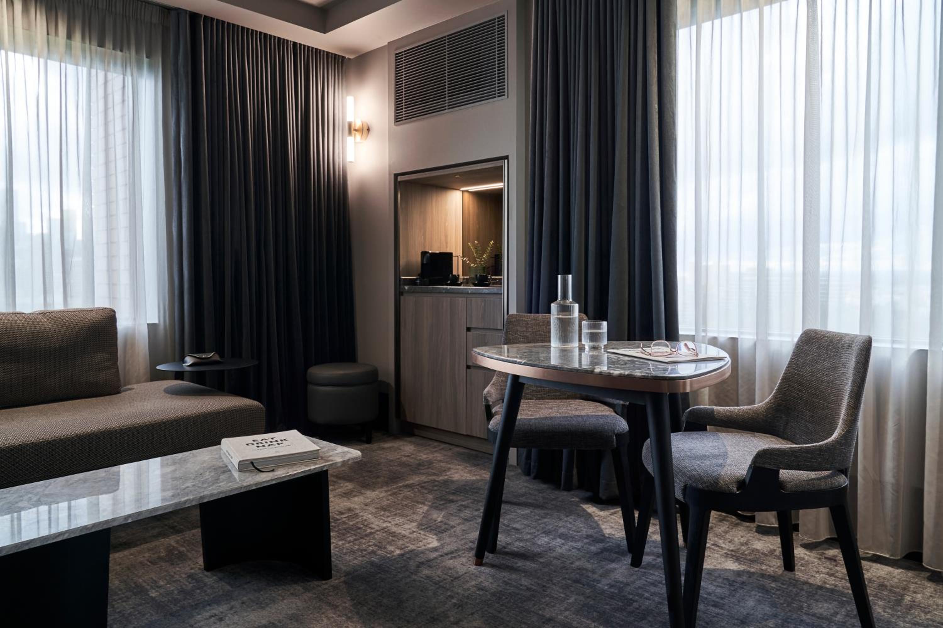 Superior King Suite with City and Garden View - Photo 2